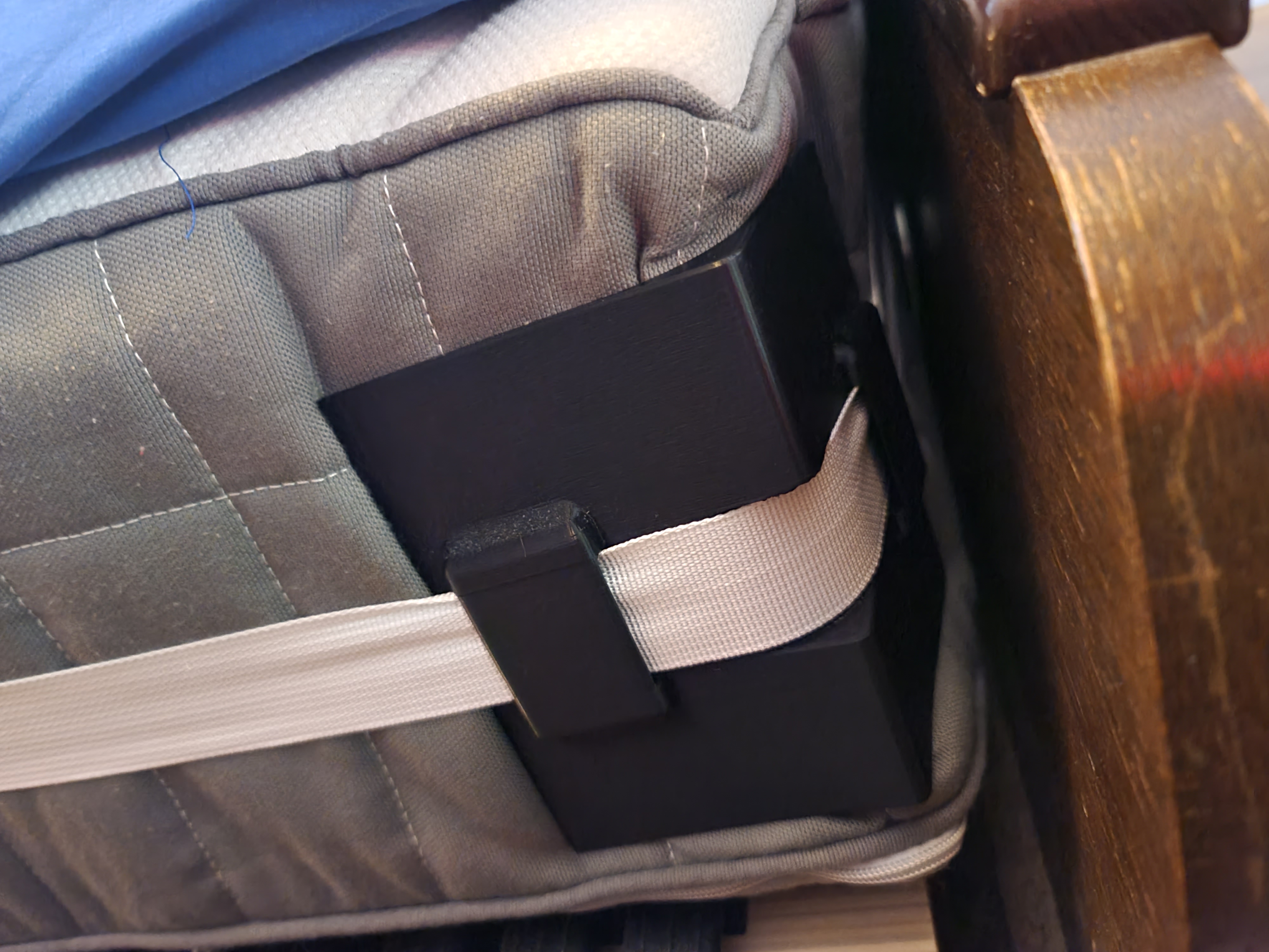 Mattress corner strap support