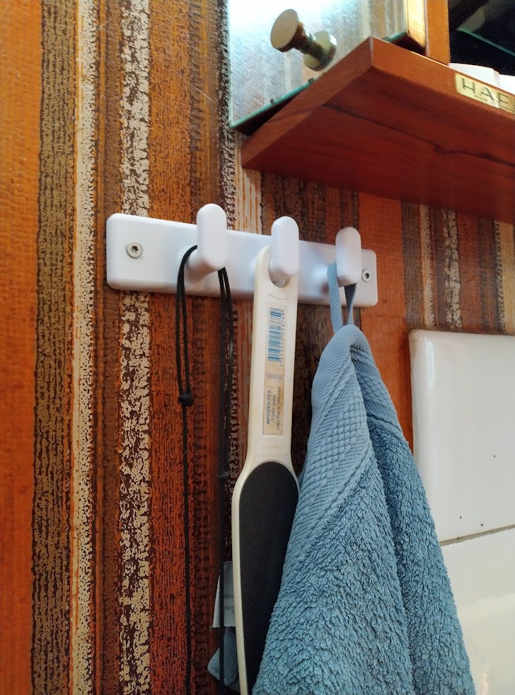 bathroom hook for towels — miniatura 2
