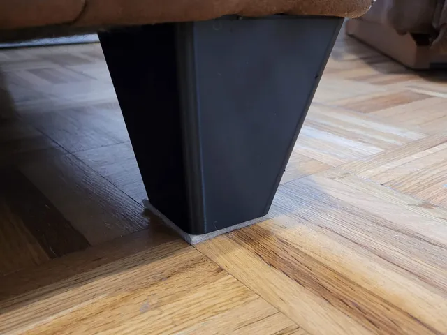 Couch leg