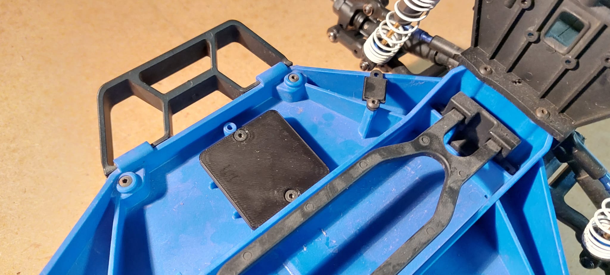 Mounting plate for aftermarket ESC (TRAXXAS SLASH LCG CHASIS)