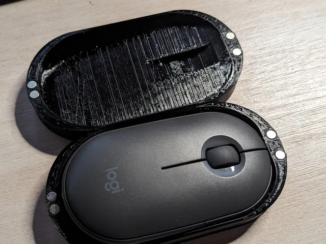 Logitech Pebble mouse case