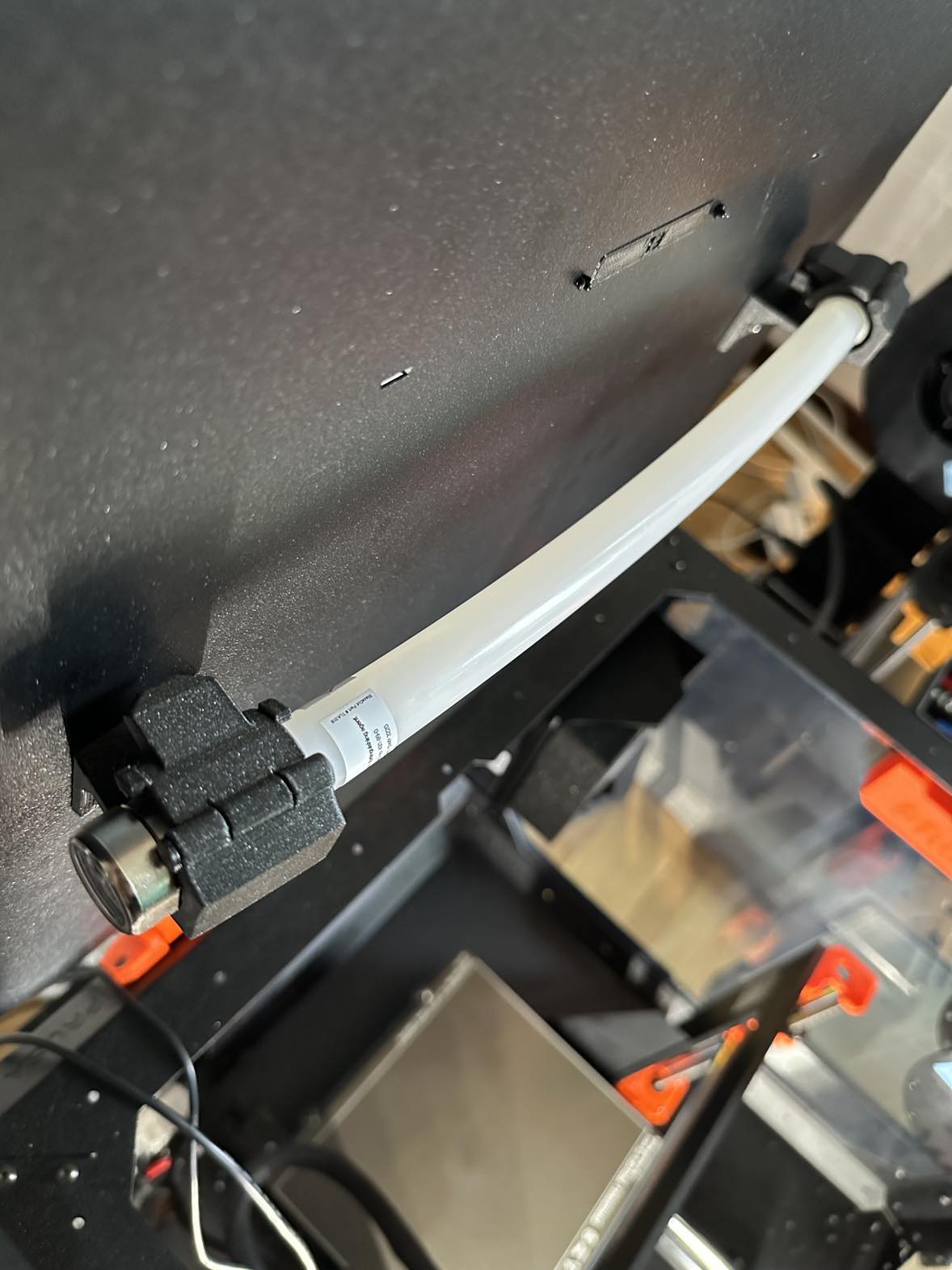 Fire suppression mount with latch