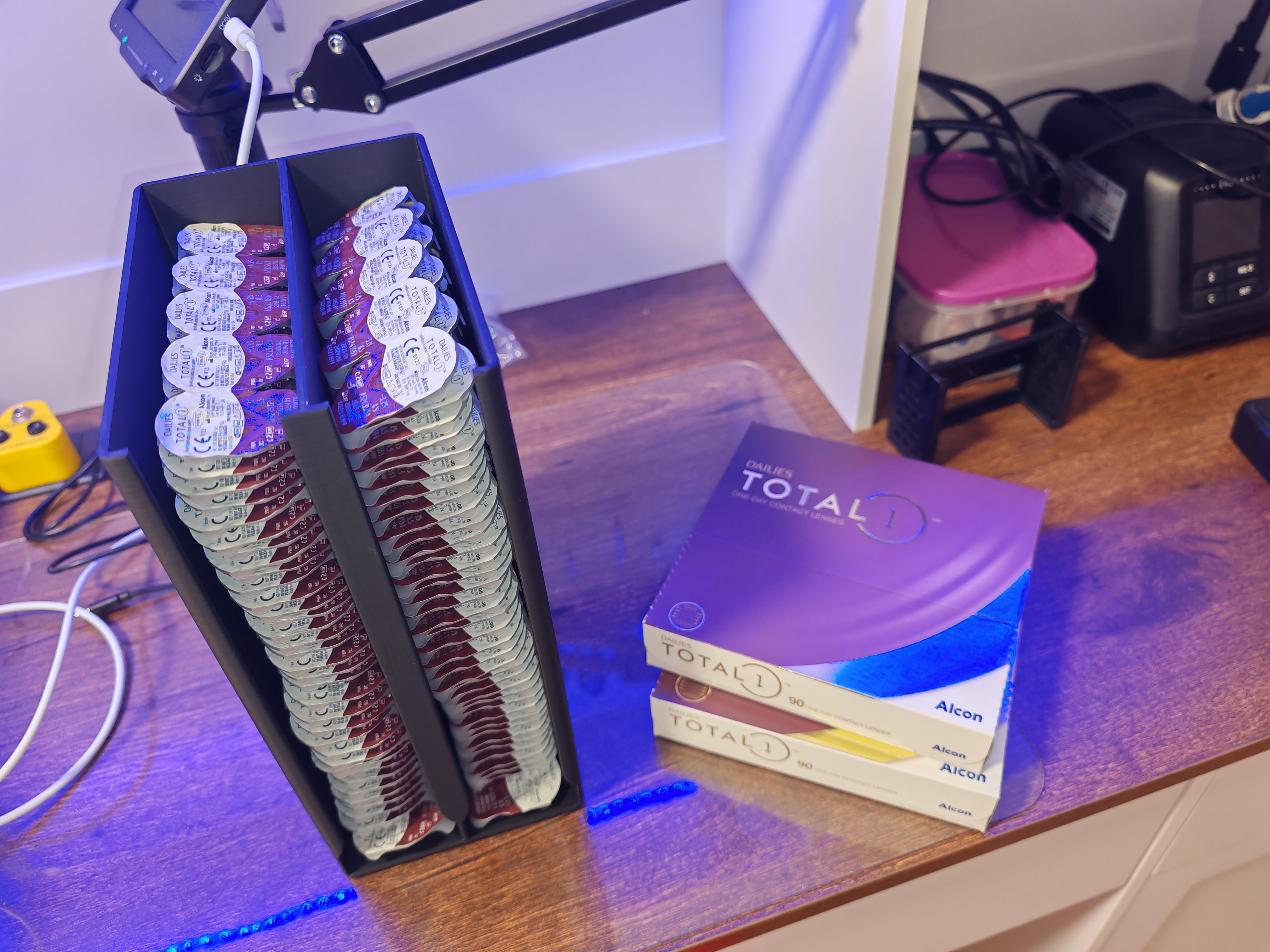 Dailies Total One lens organiser and dispenser