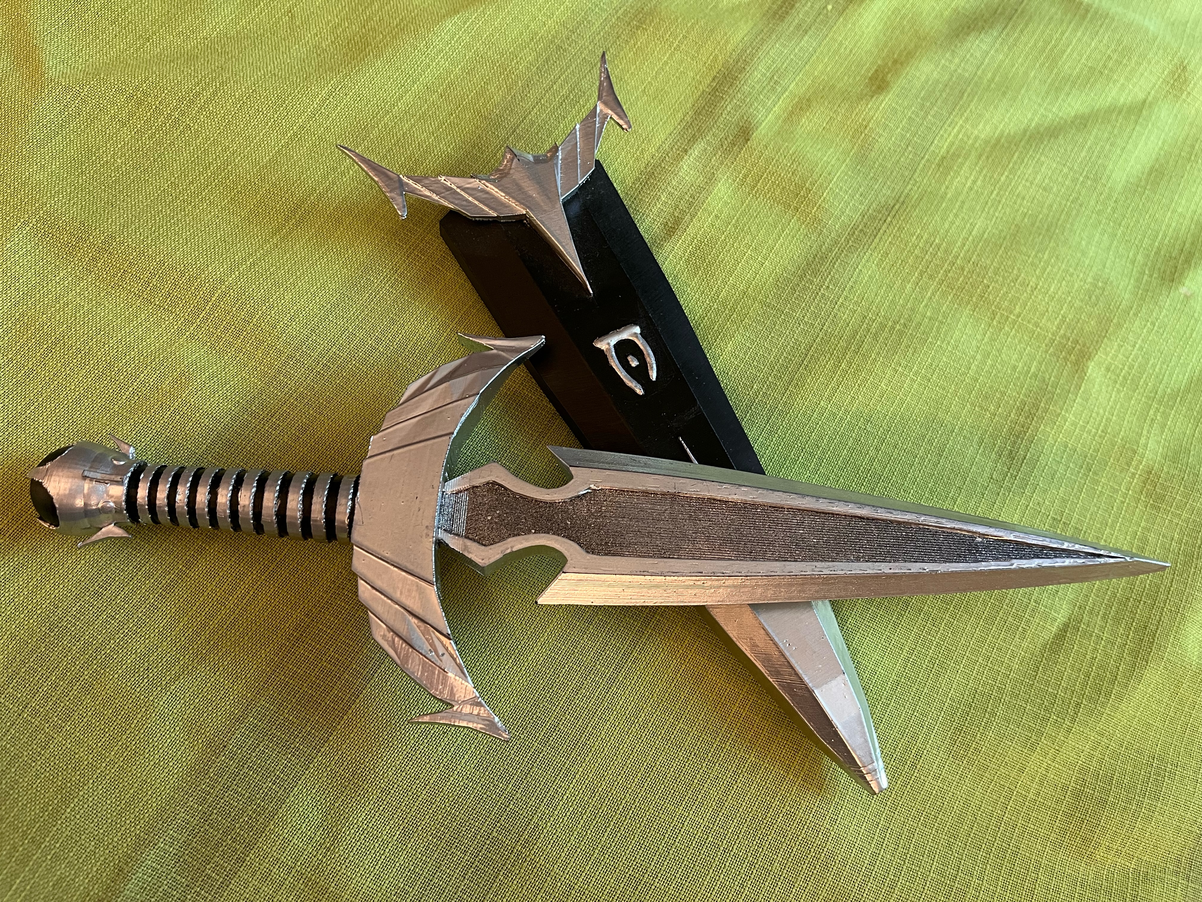 Skyrim Mehrunes Razor (Smaller)