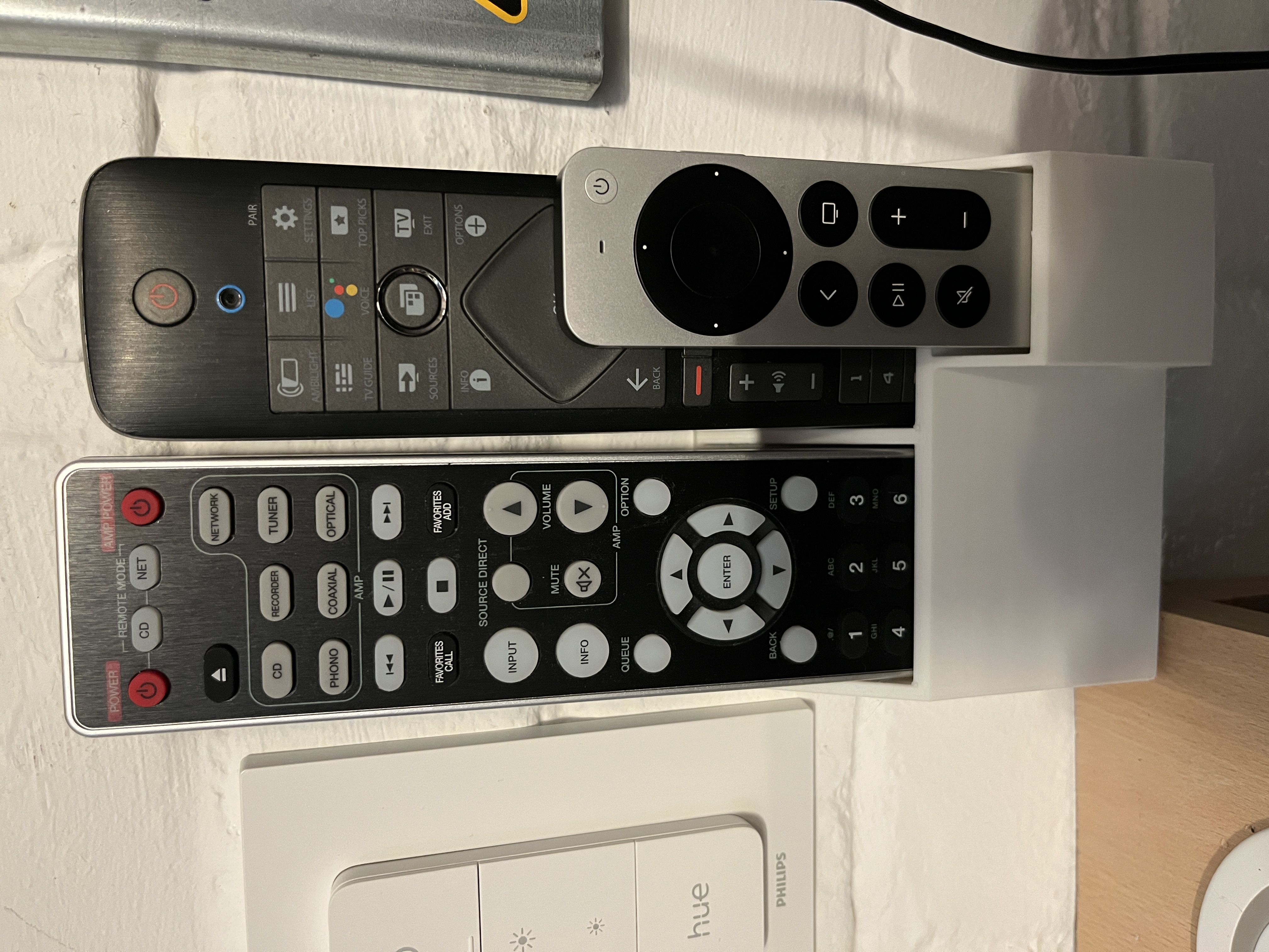 3 RemoteControls için Tutucu (Sadece Plastik Aparattır!!!)