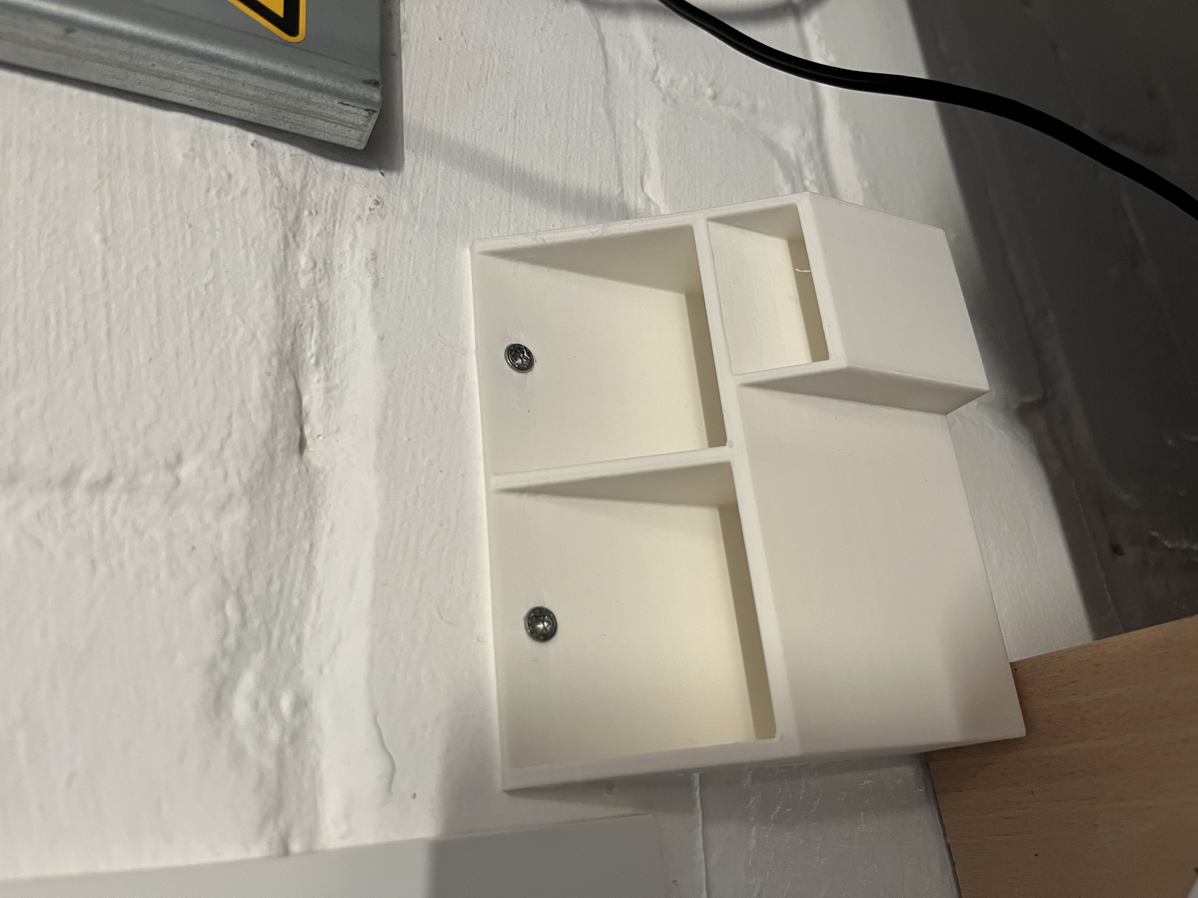3 RemoteControls için Tutucu (Sadece Plastik Aparattır!!!)