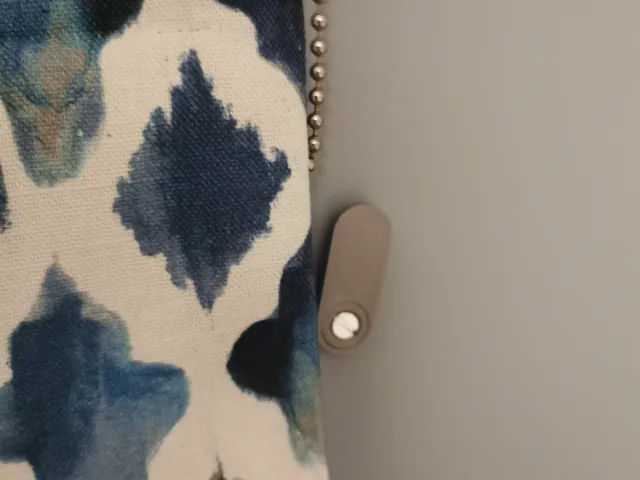 Curtain wall latch for blinds