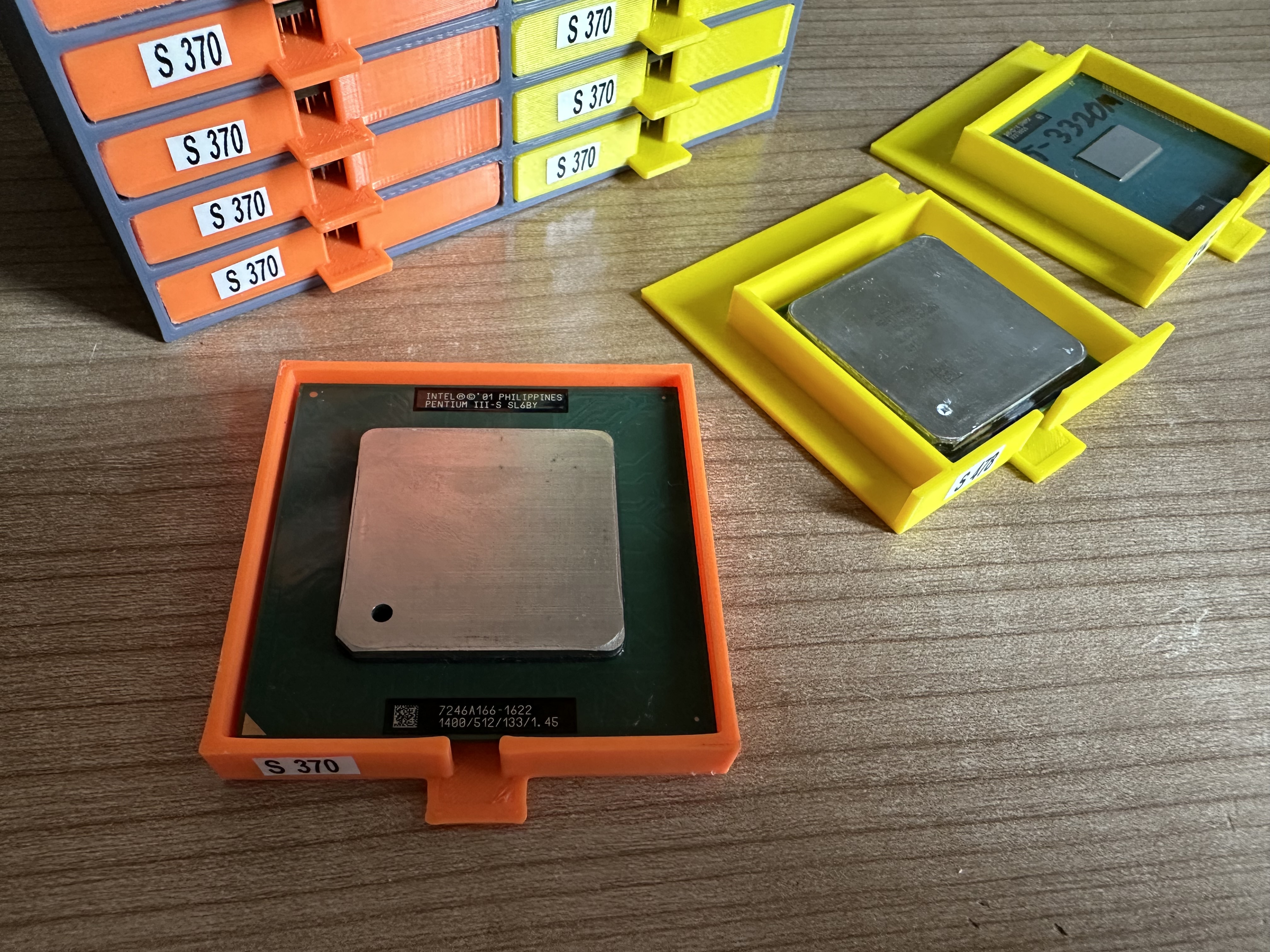 Miniatura 2 do modelo 3D CPUs storage box