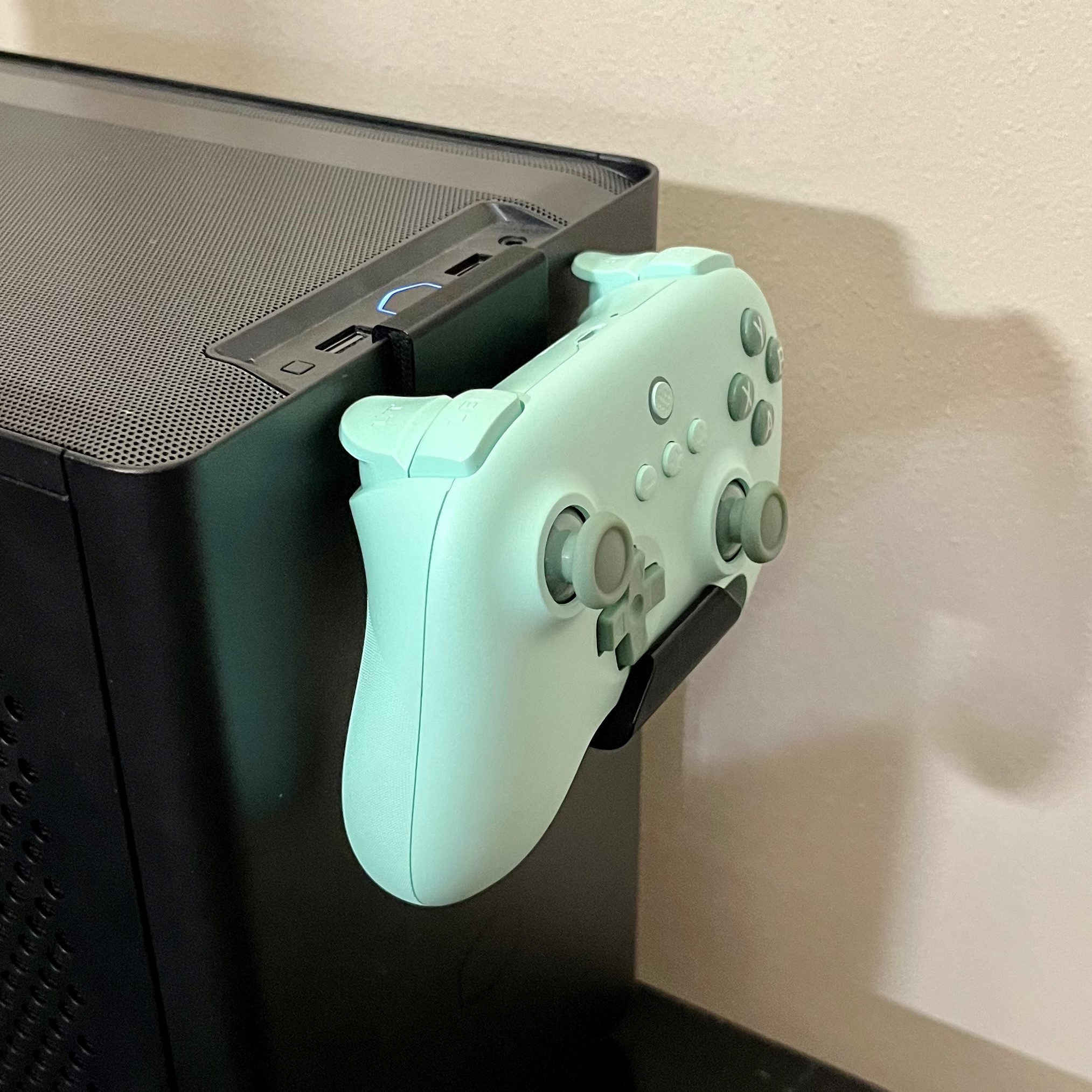 NR200 Controller Holder