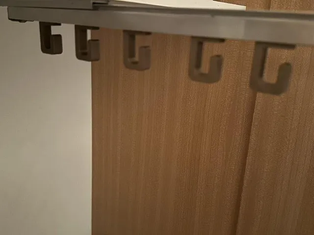 Garderobenhaken zum Einschub in ein System aus den 70ern