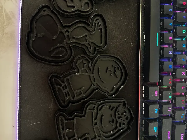 Snoopy cookie cutter (devided)