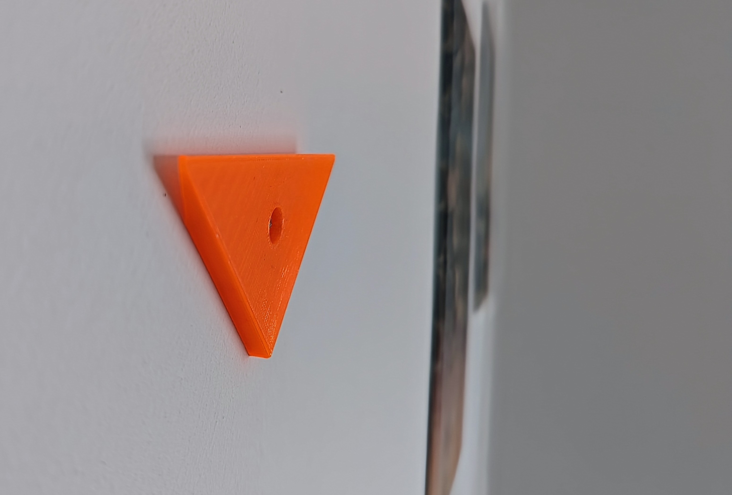Displate Mount - Nail-Based Solution Without Magnets