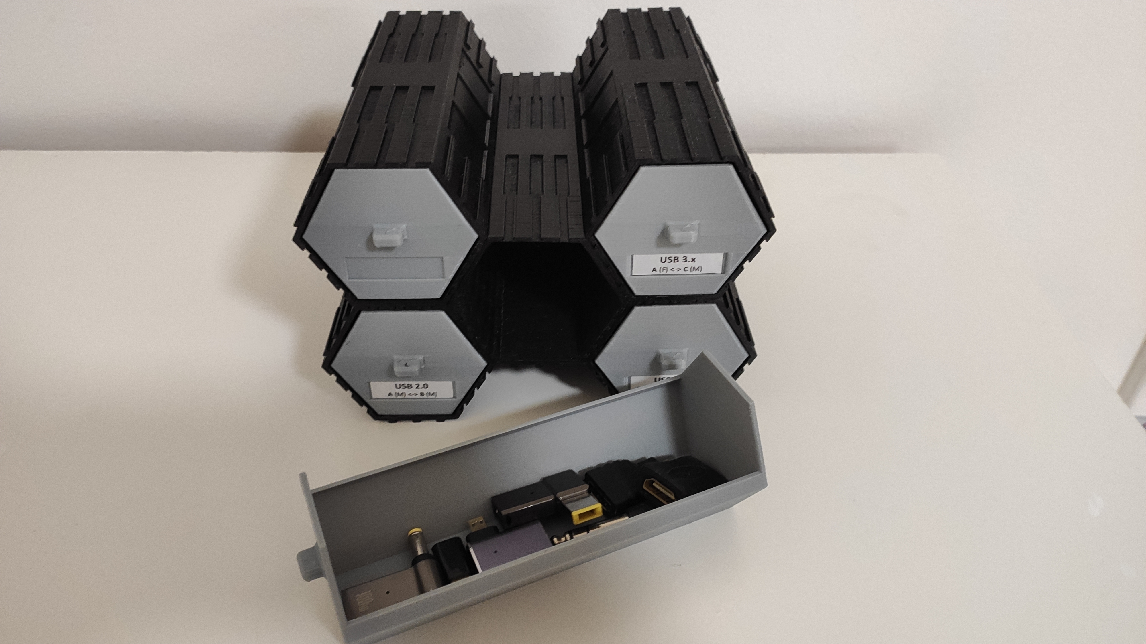 Miniatura 4 do modelo 3D Modular hexagonal boxes - drawers