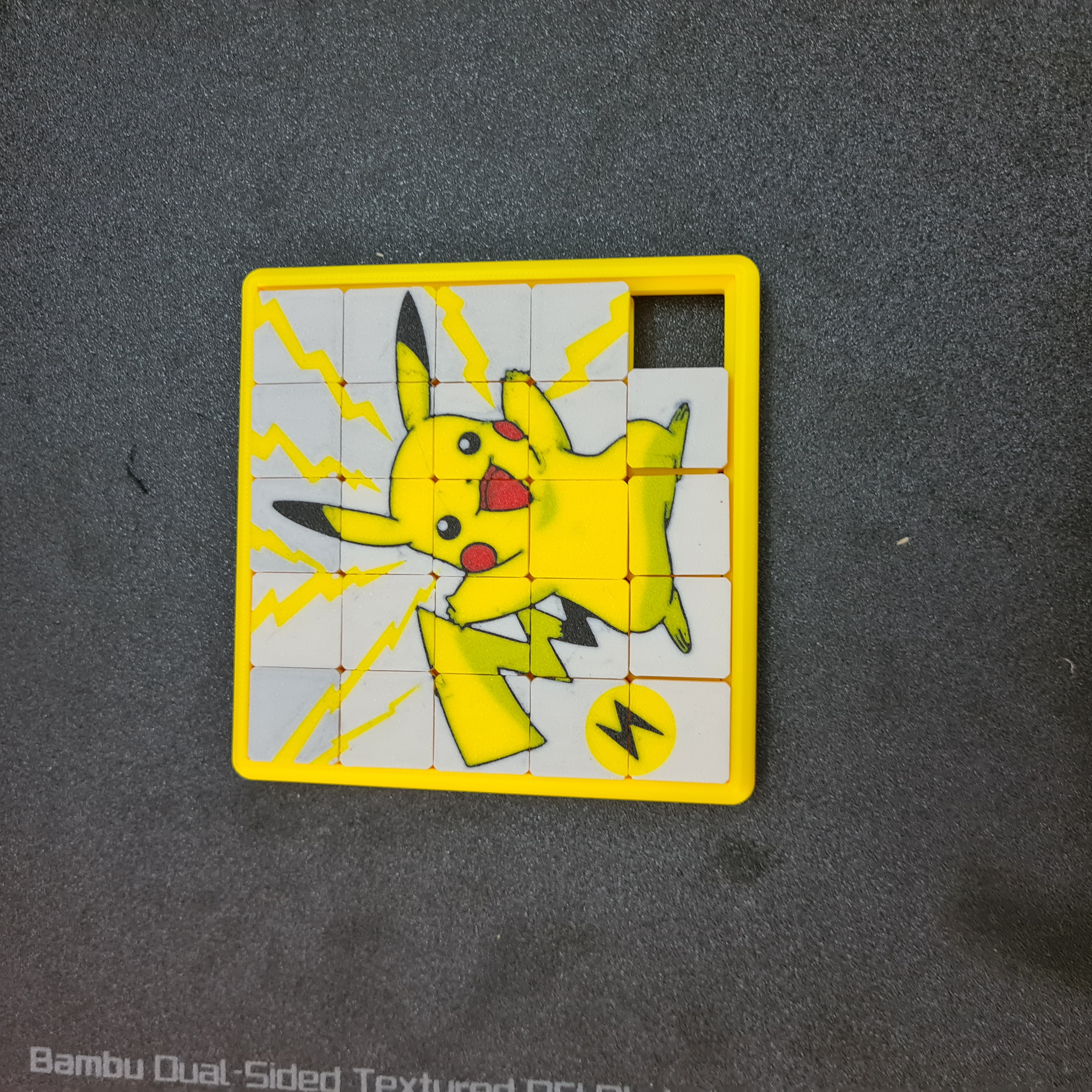 Puzzle de Pikachu multicolor para AMS