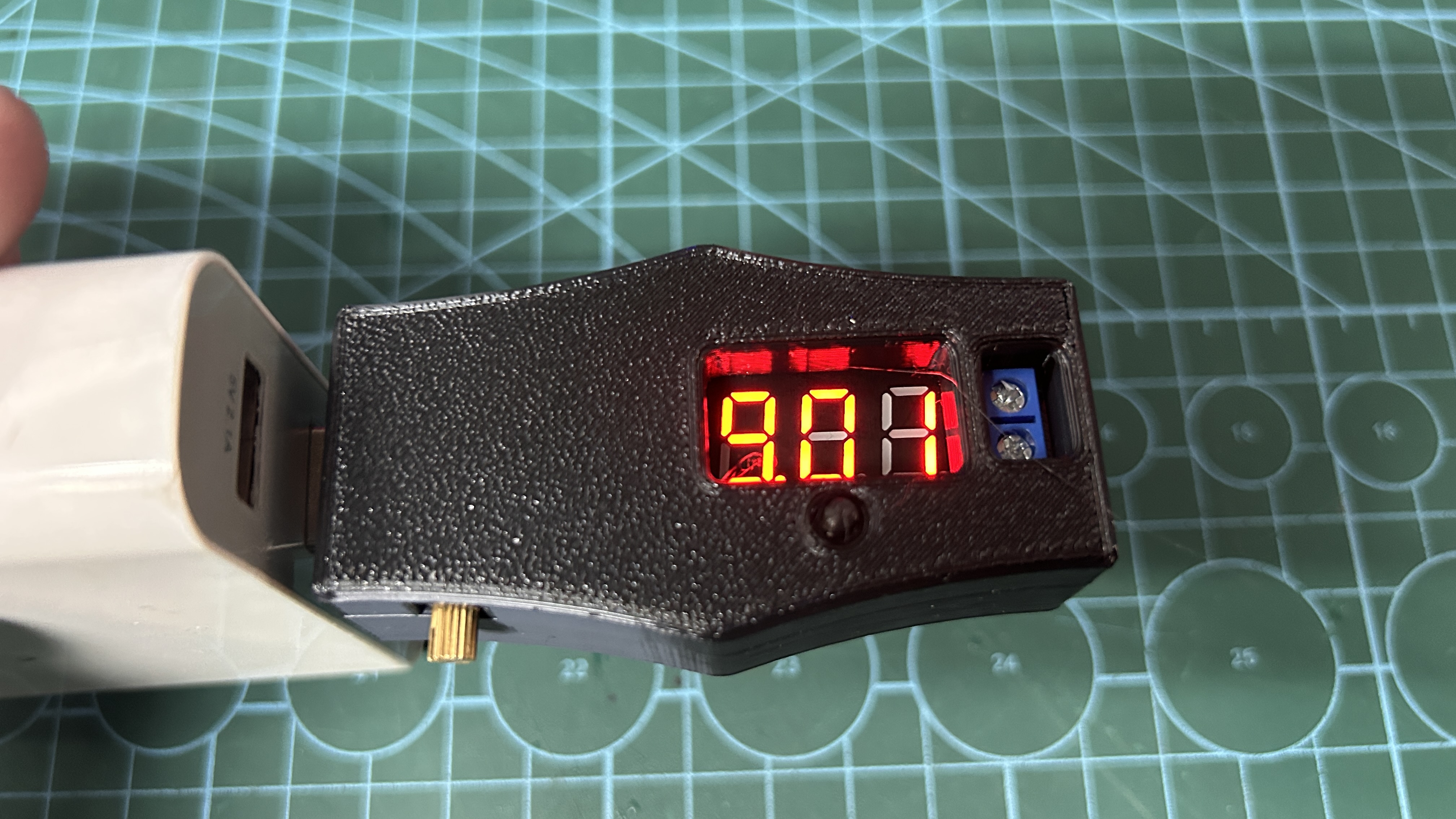 Miniatura 6 do modelo 3D USB Variable Power Supply Case