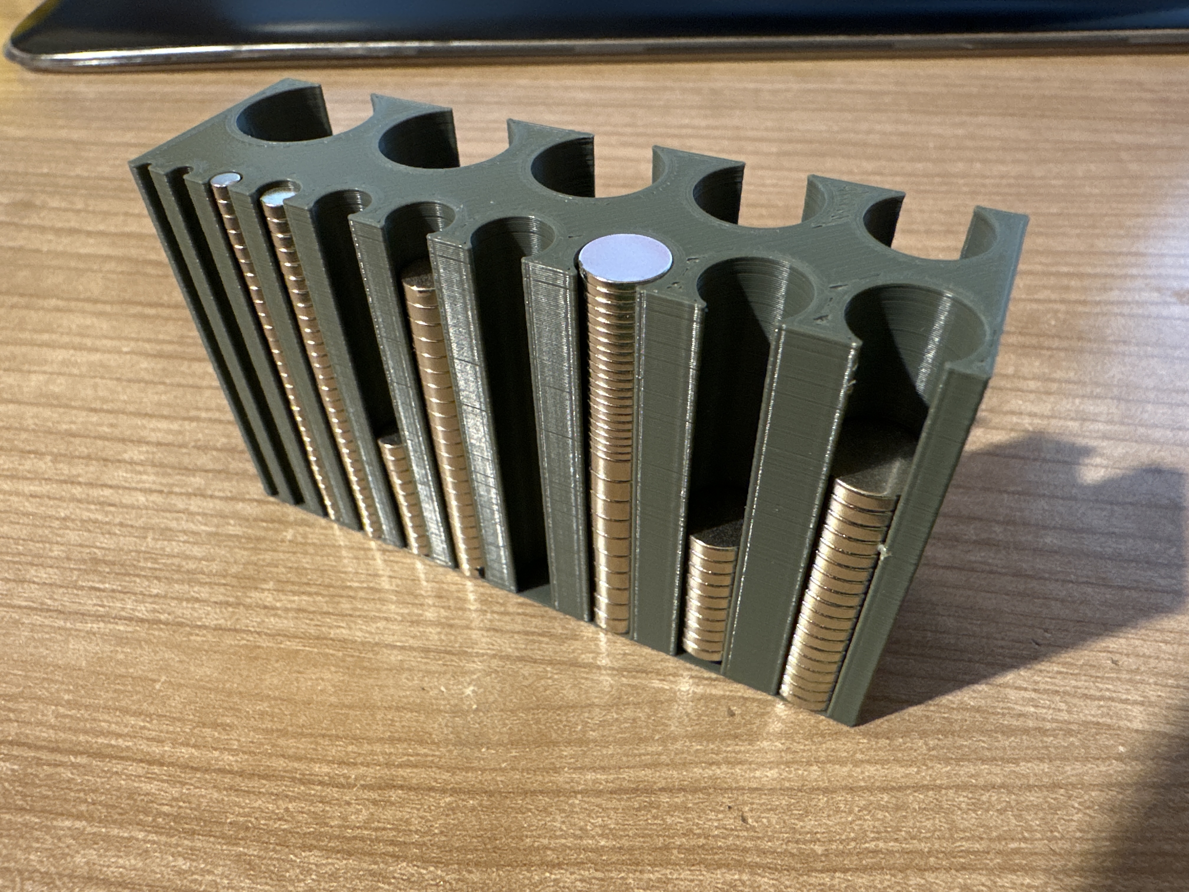 Magnet case