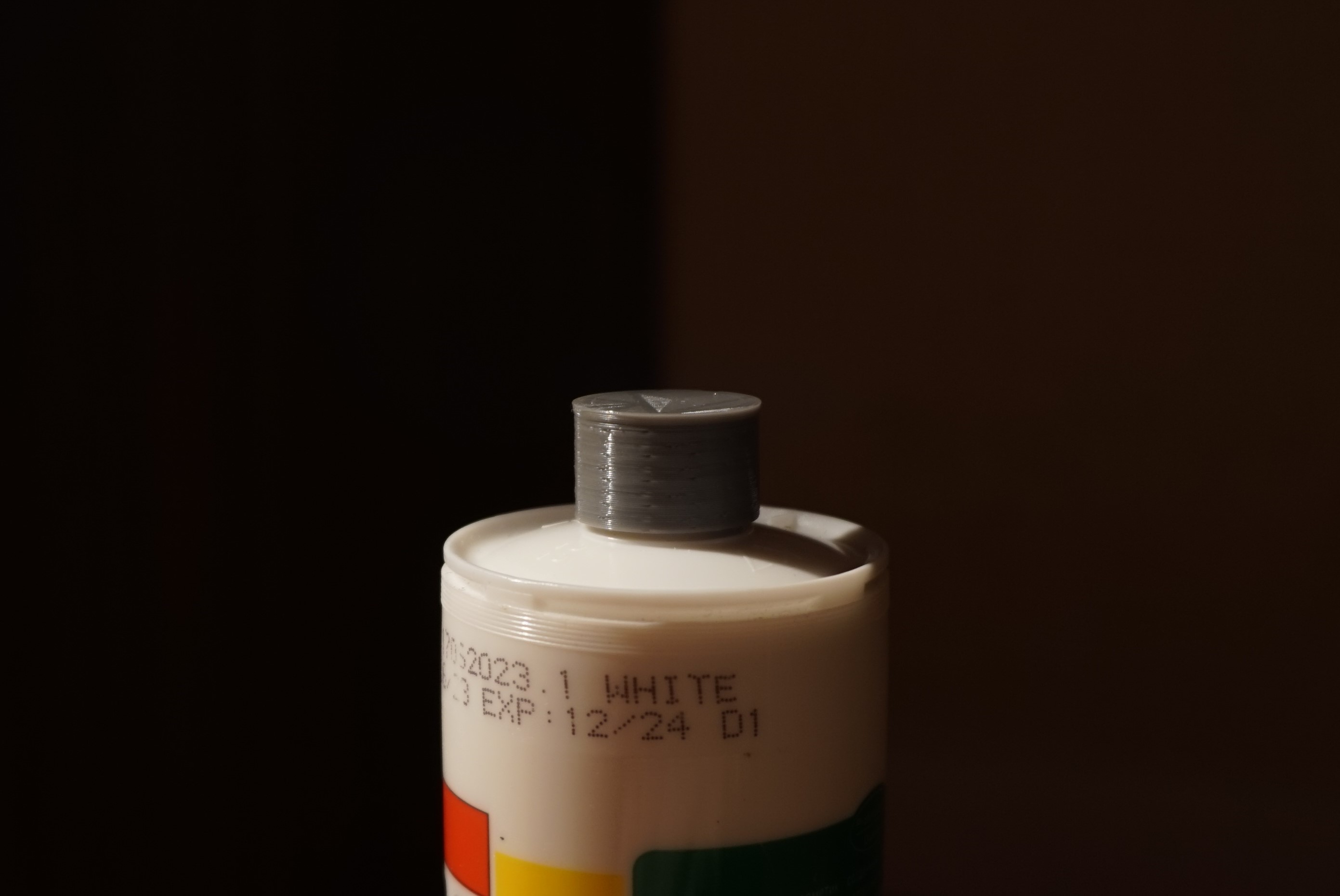 Mini cap for sealant