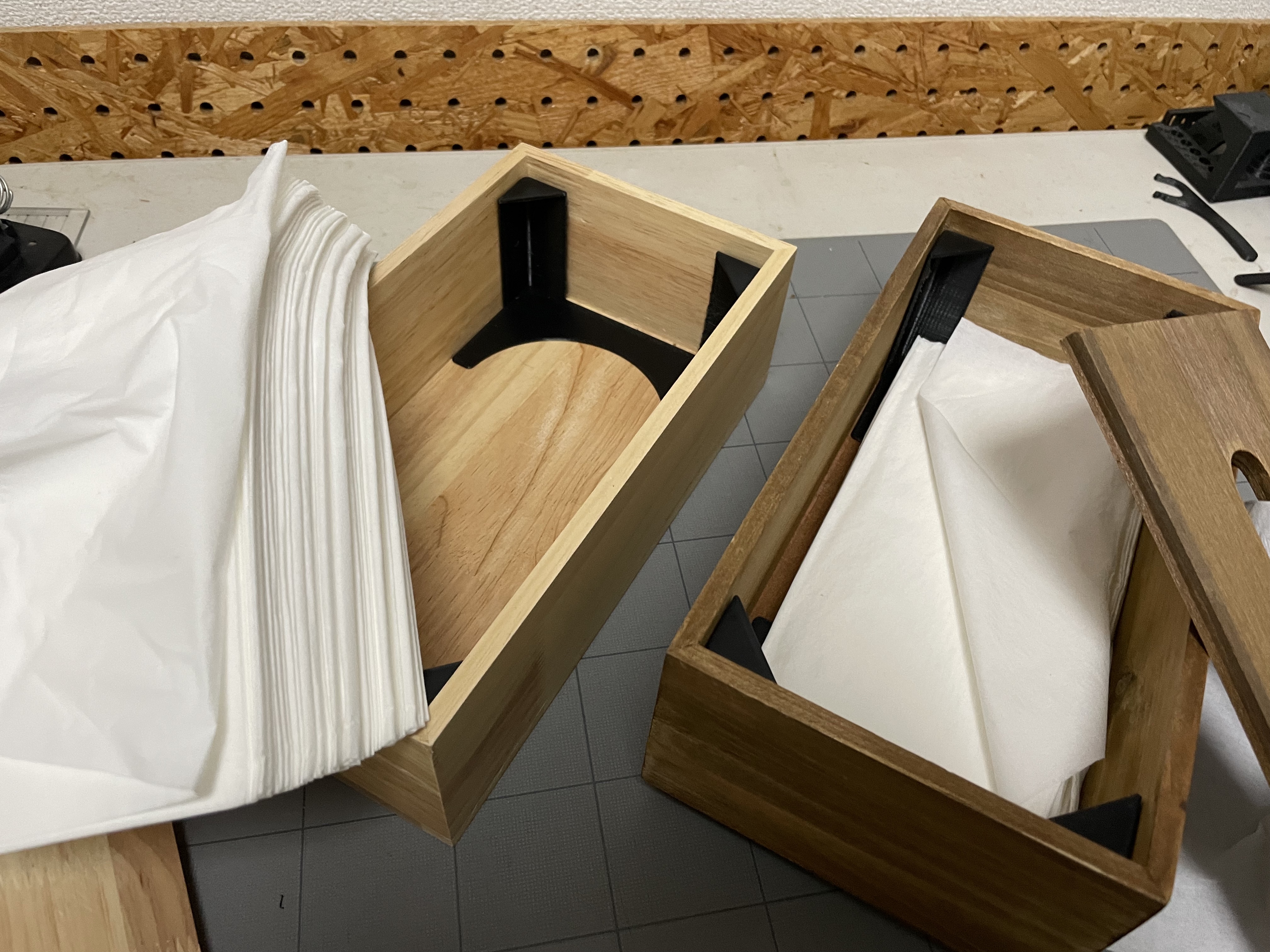 Tissue case lid spacer