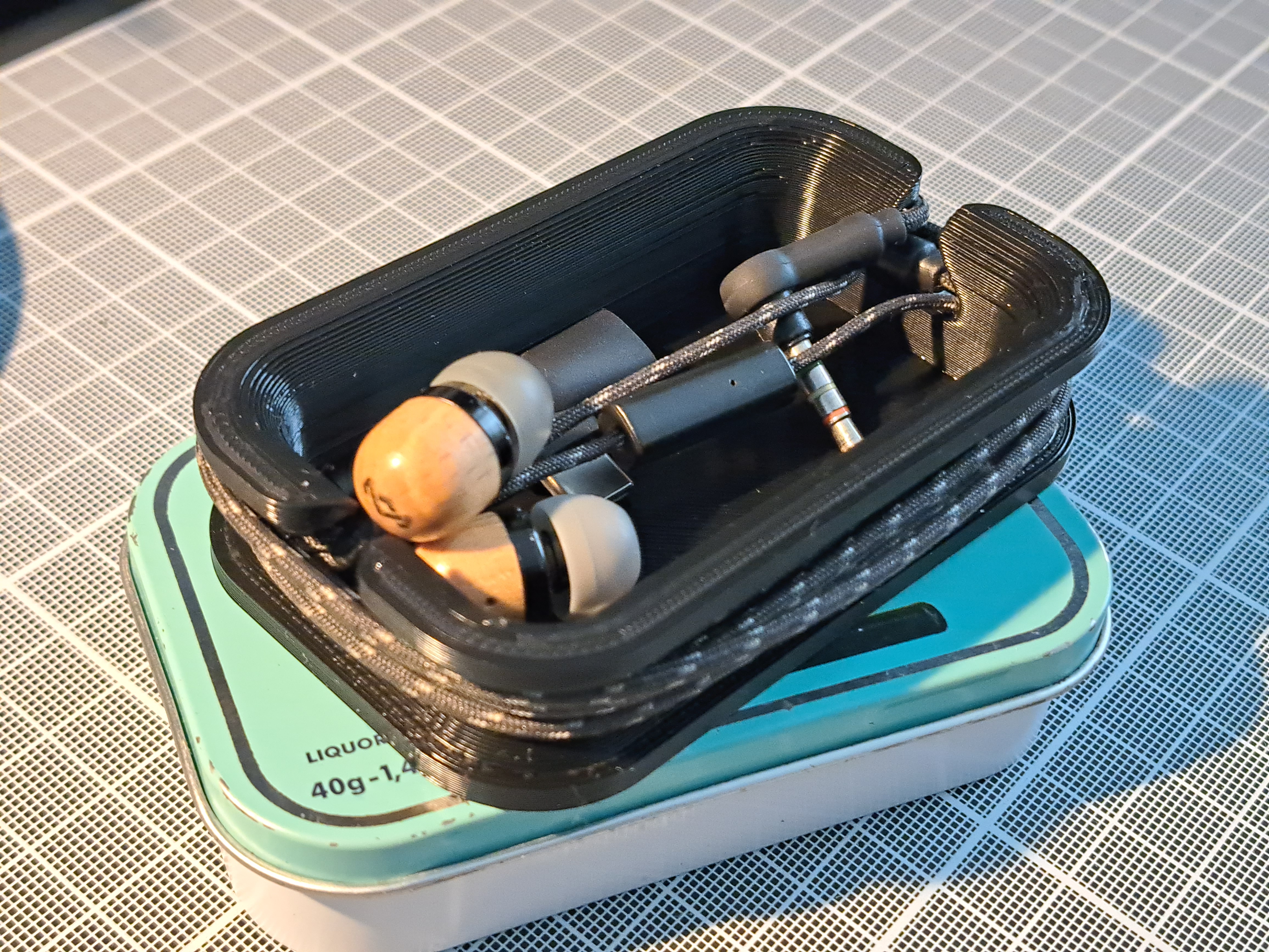 Altoids earphones organizer