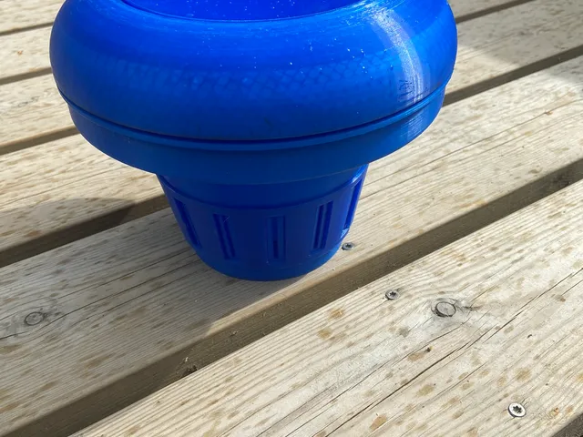 BIG chlorine dispenser for swimming pool — foto autora