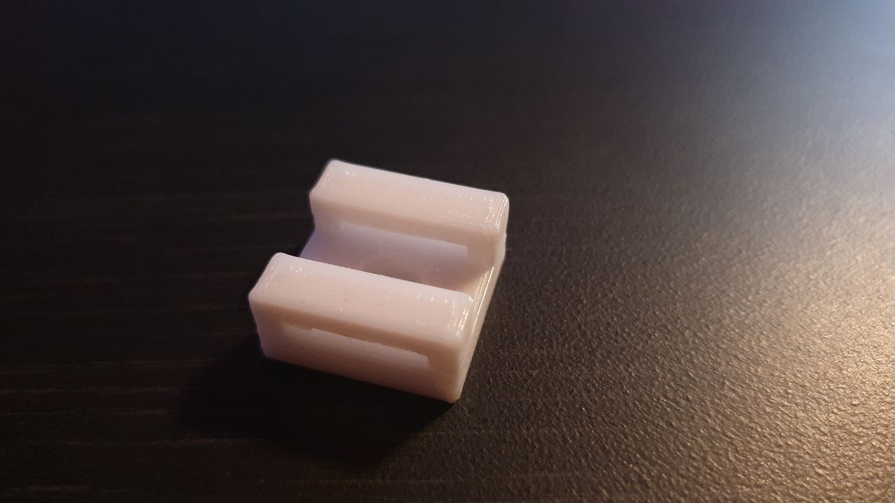 UnderDesk Cable Management Solution for 10mm Velcro by KasaTheWolf