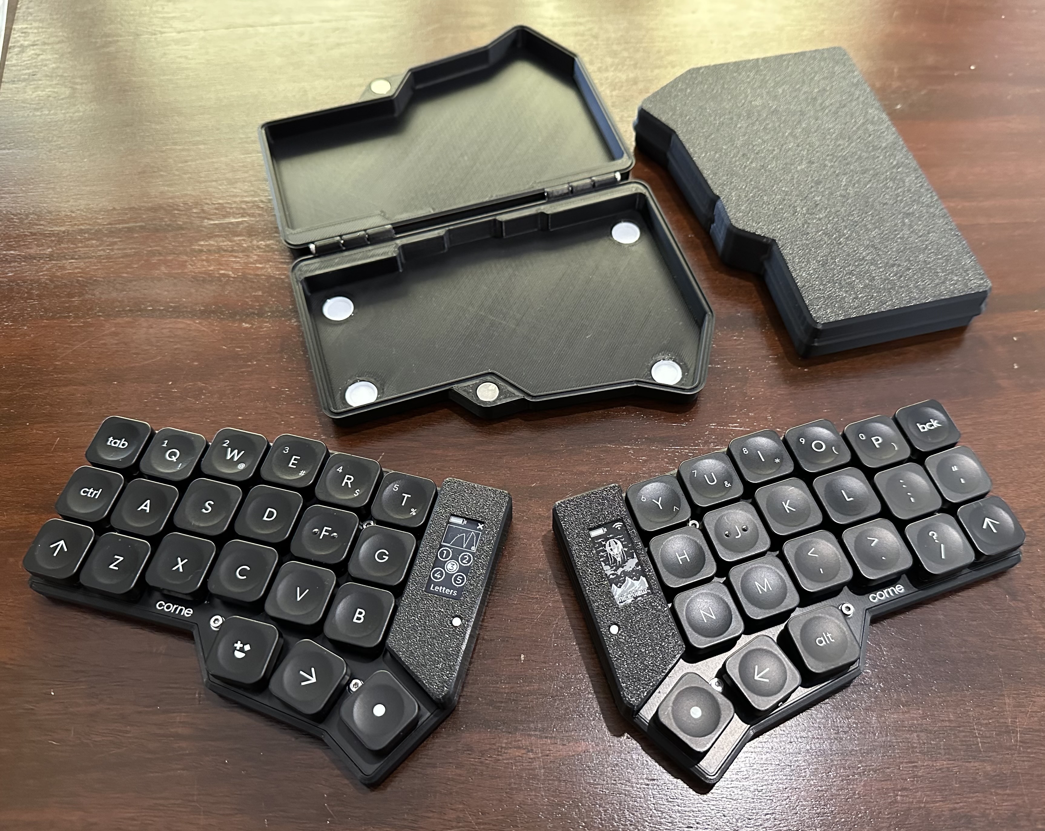 Wireless Corne Choc V2 Case with travel box