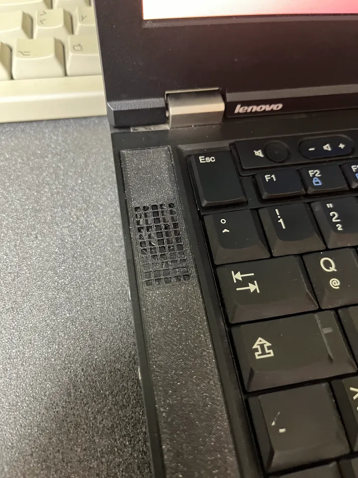 Thinkpad T420 Improved Speaker Cover by Packed Computers