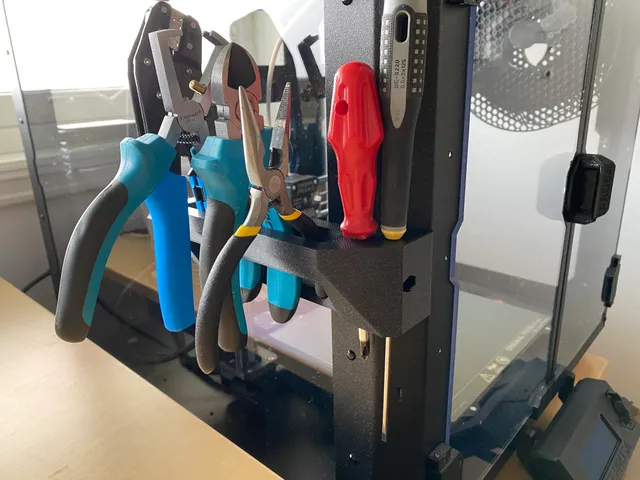Tool holder