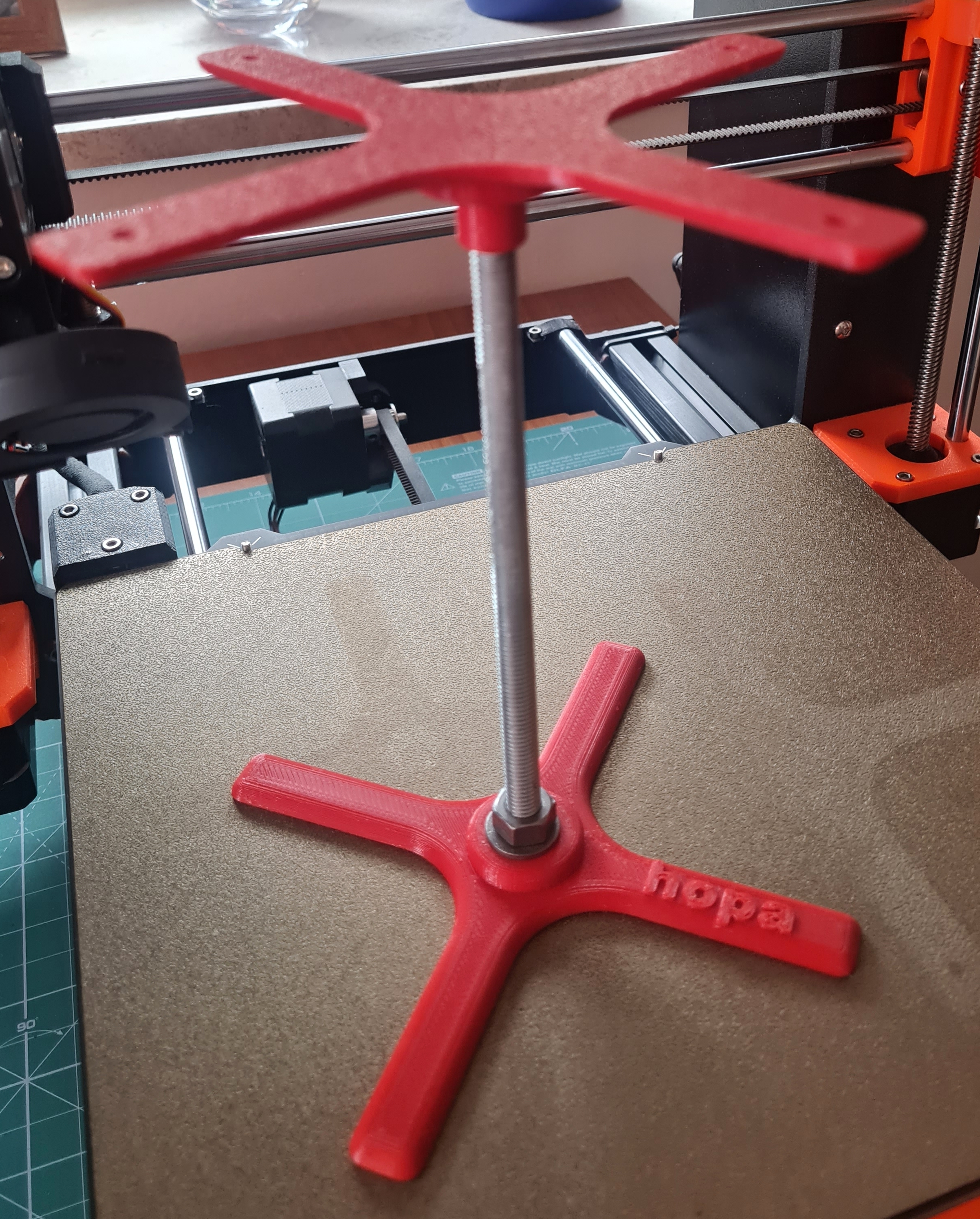 Otočný podstavec pro airbrush - Rotating airbrush stand