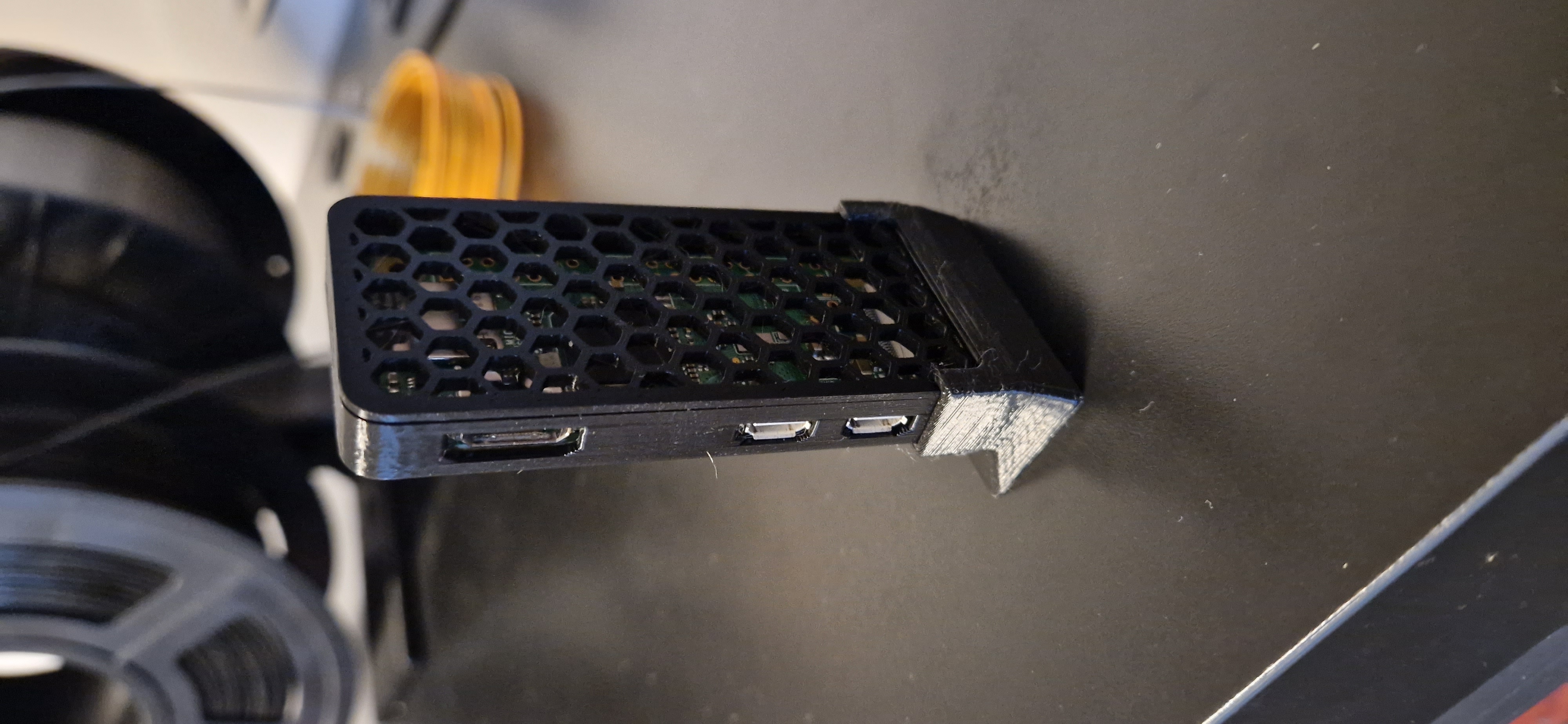 Raspberry Pi Zzero enclosure stand by Qwerty Download free STL model
