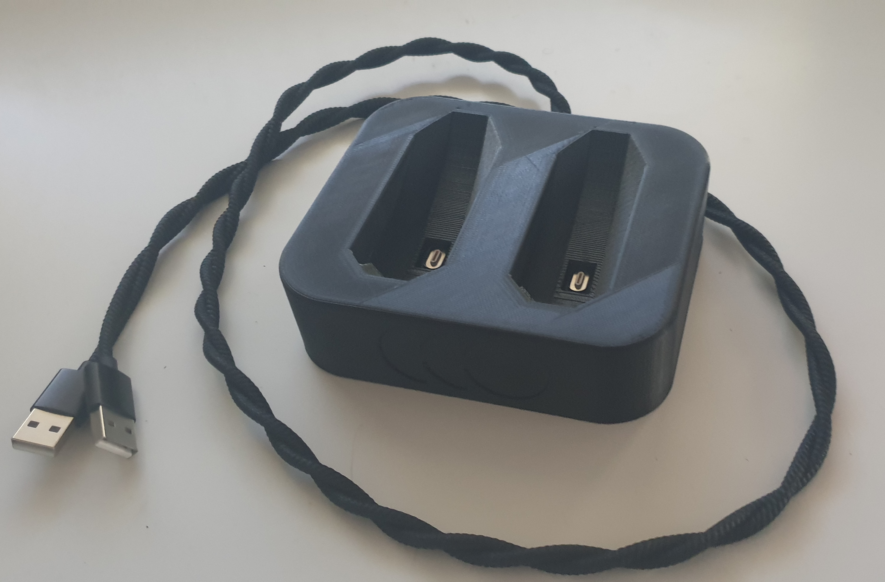 Miniatura 4 do modelo 3D Valve Index Controllers - flat base