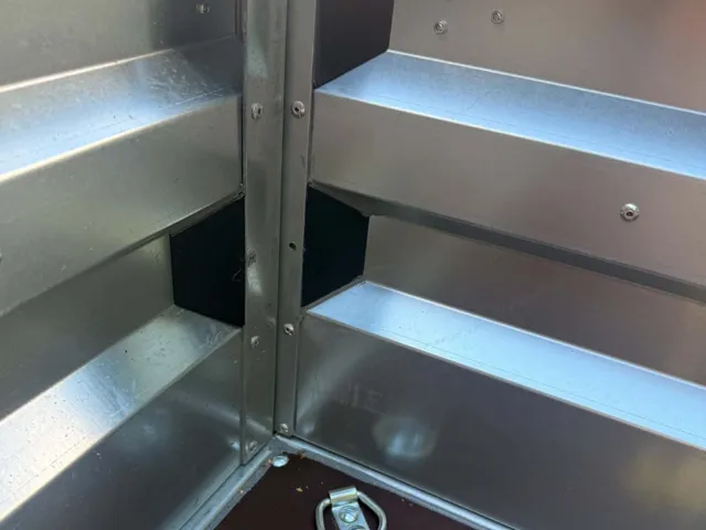 Trailer side panel plug
