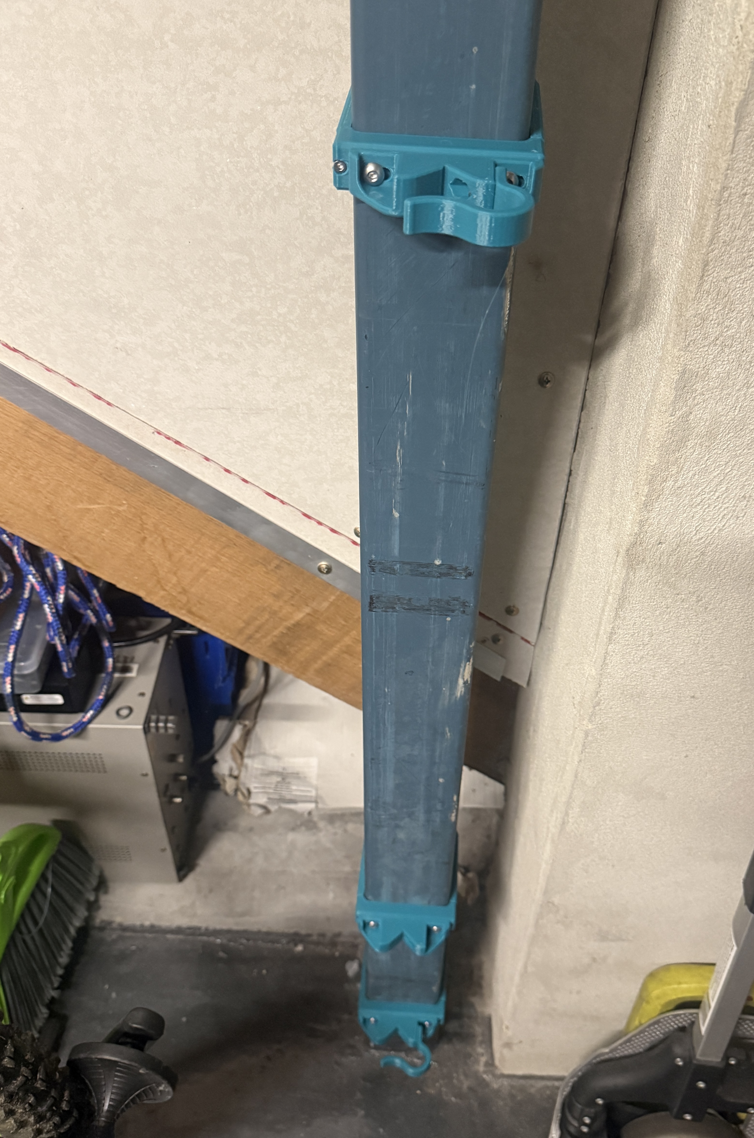 Surveyors prism pole calibration rig