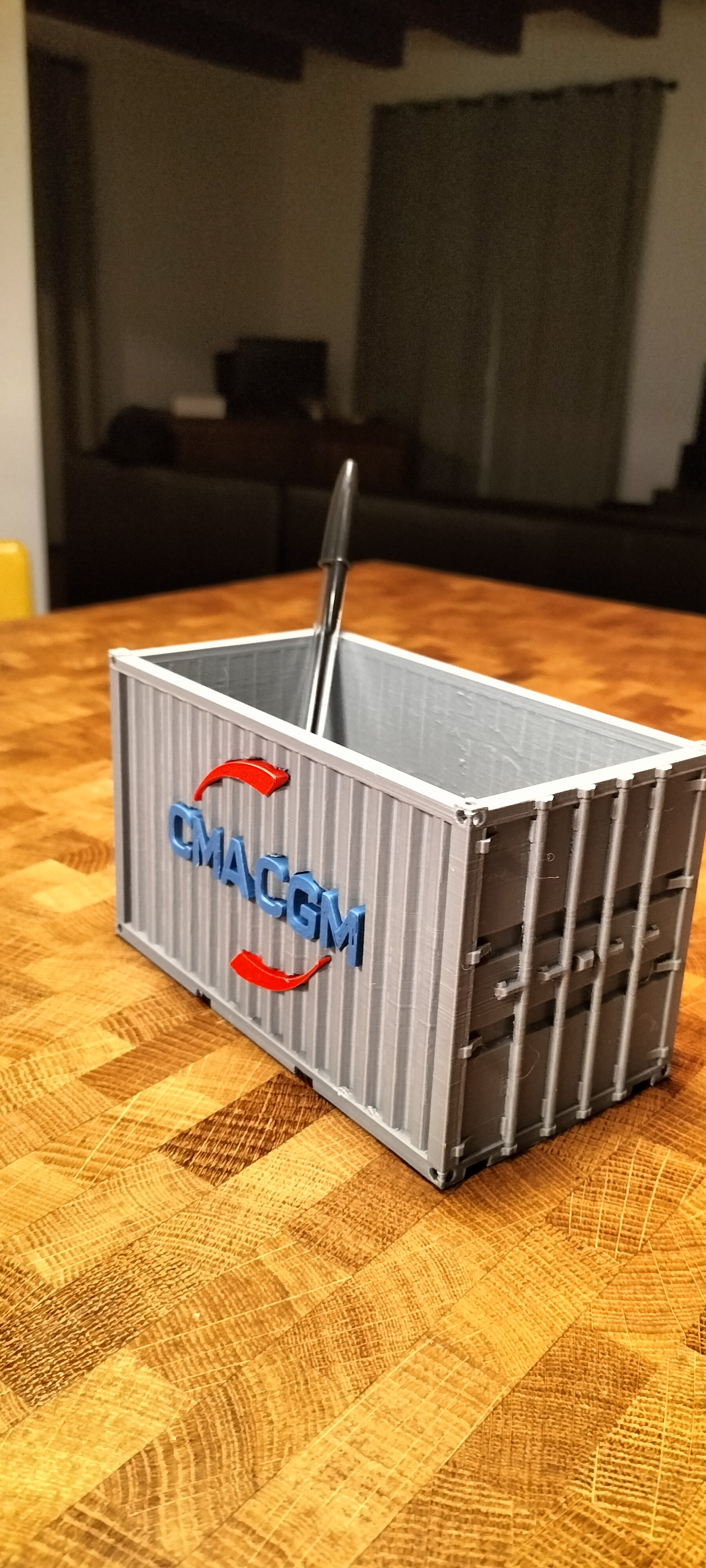 Boite a crayon container