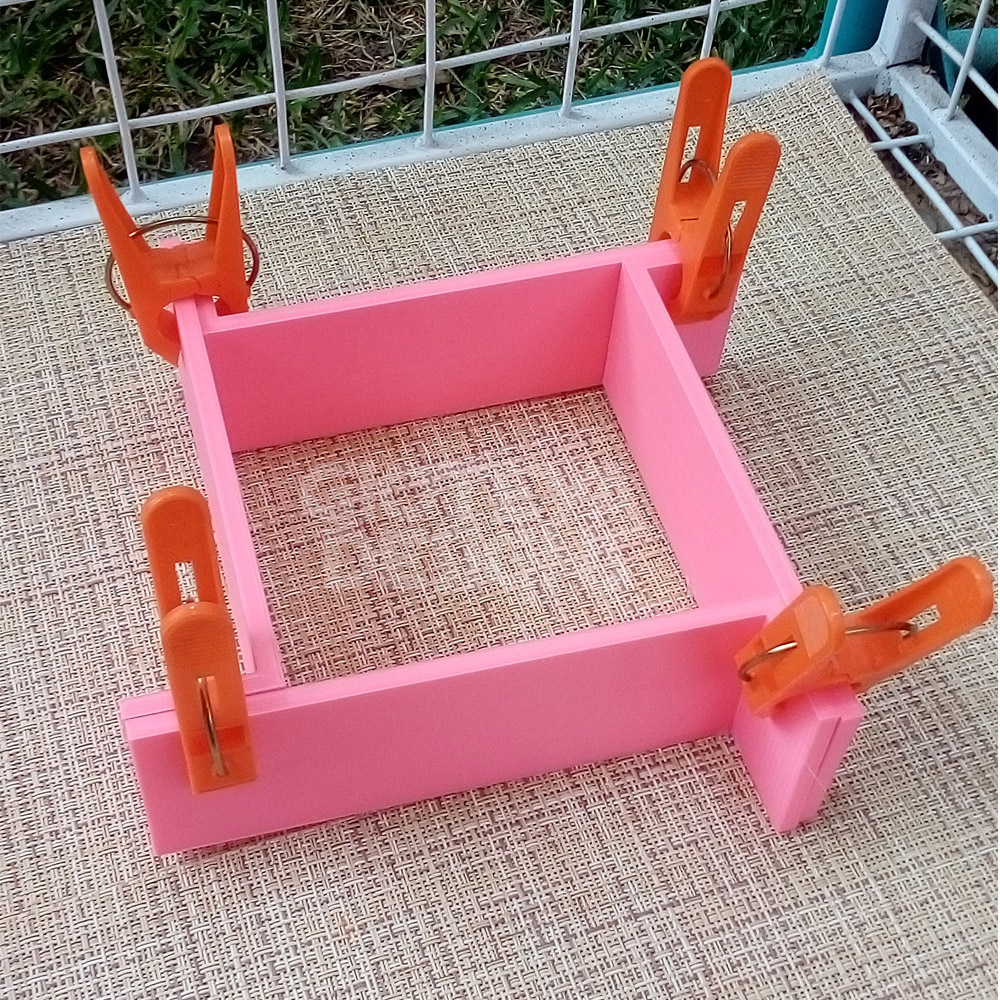 Base for silicone molds, plaster, etc