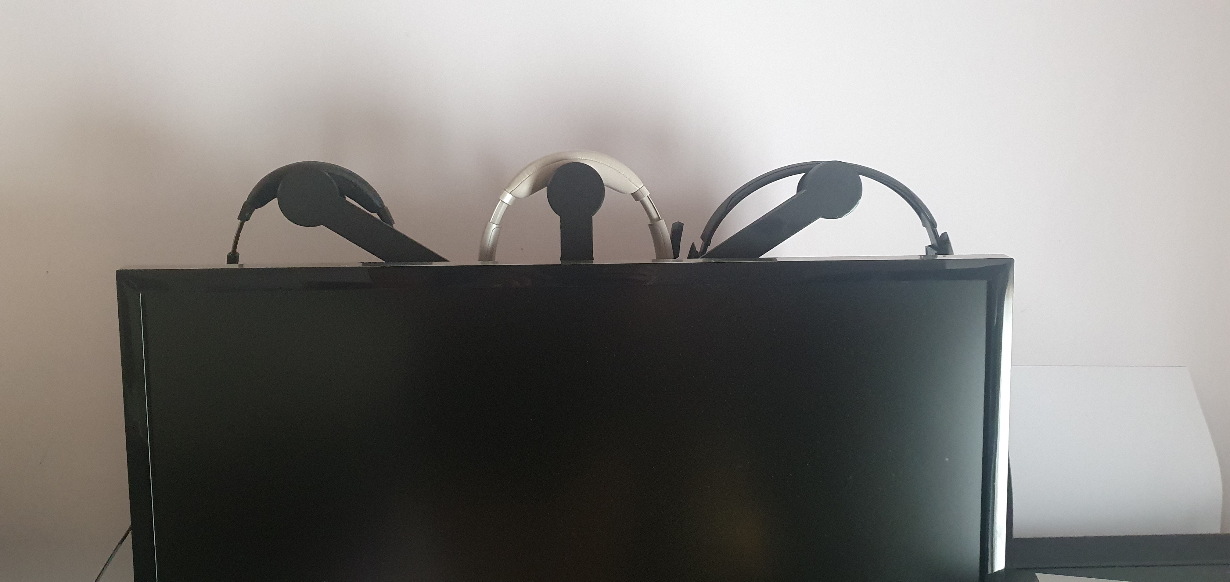 VESA 75 headphone hangers