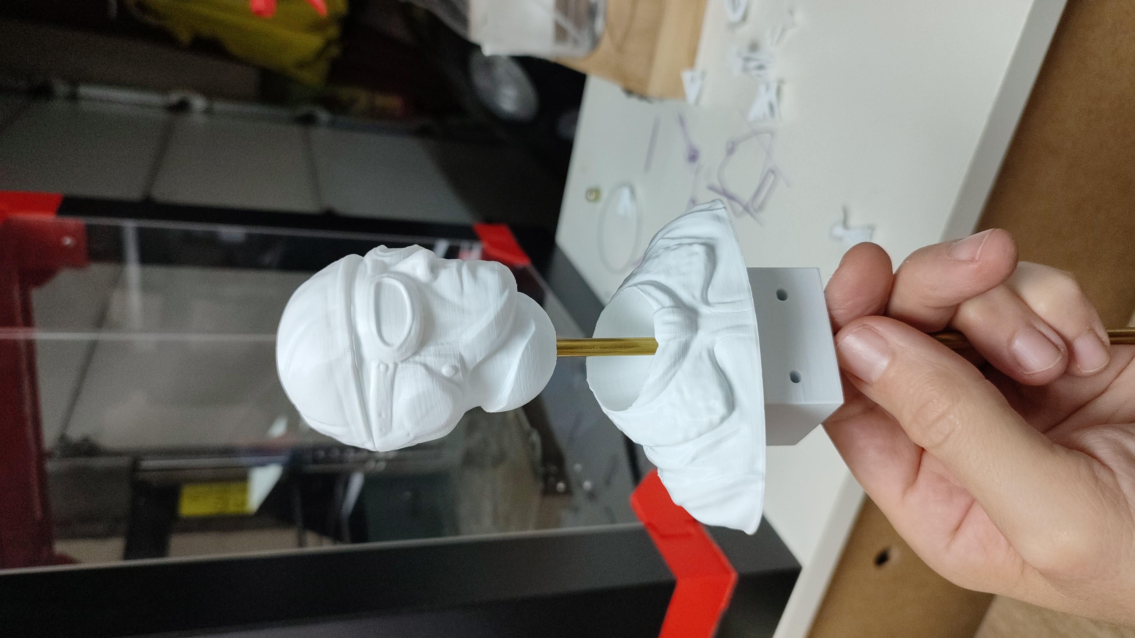 Scale Pilot with guided head — miniatura 4
