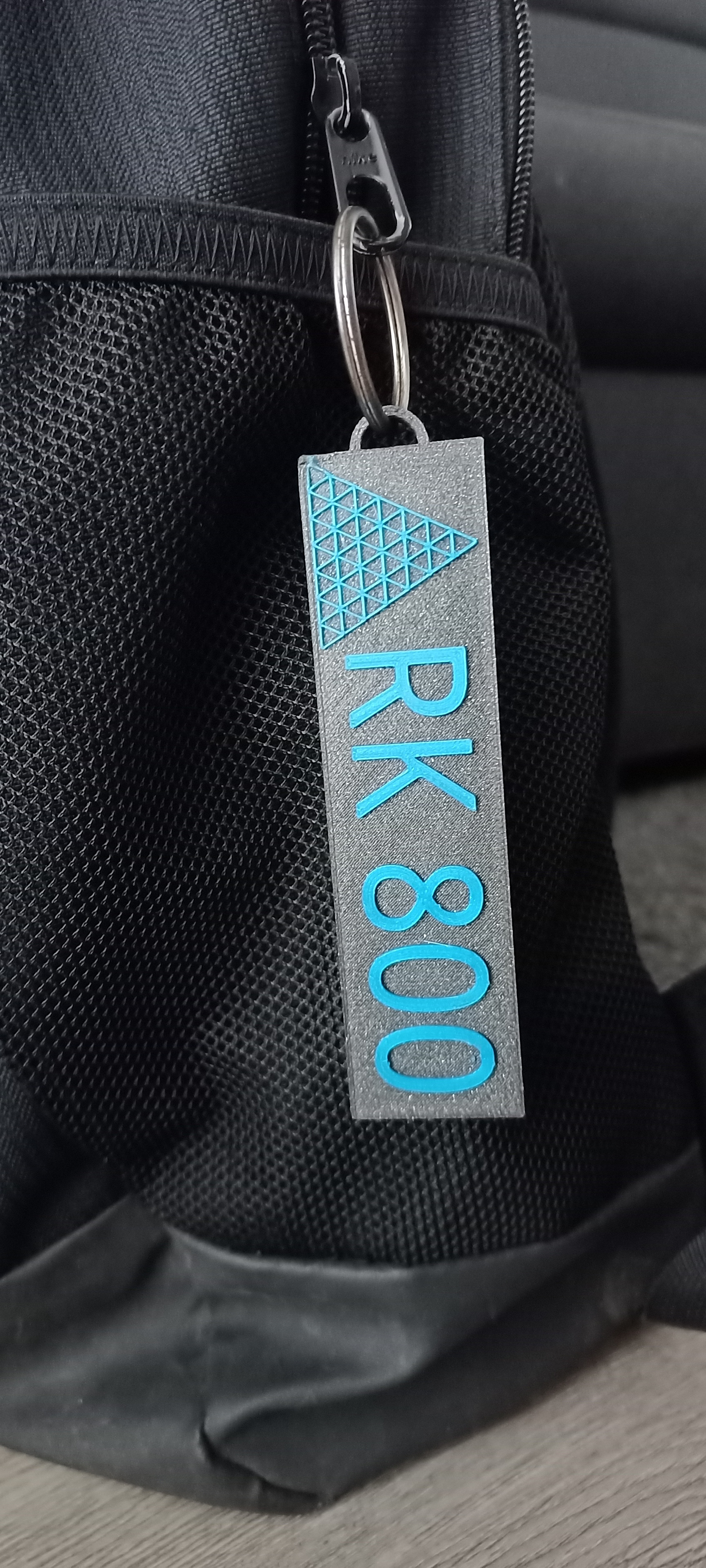 Detroit Become Human RK800 Keychain