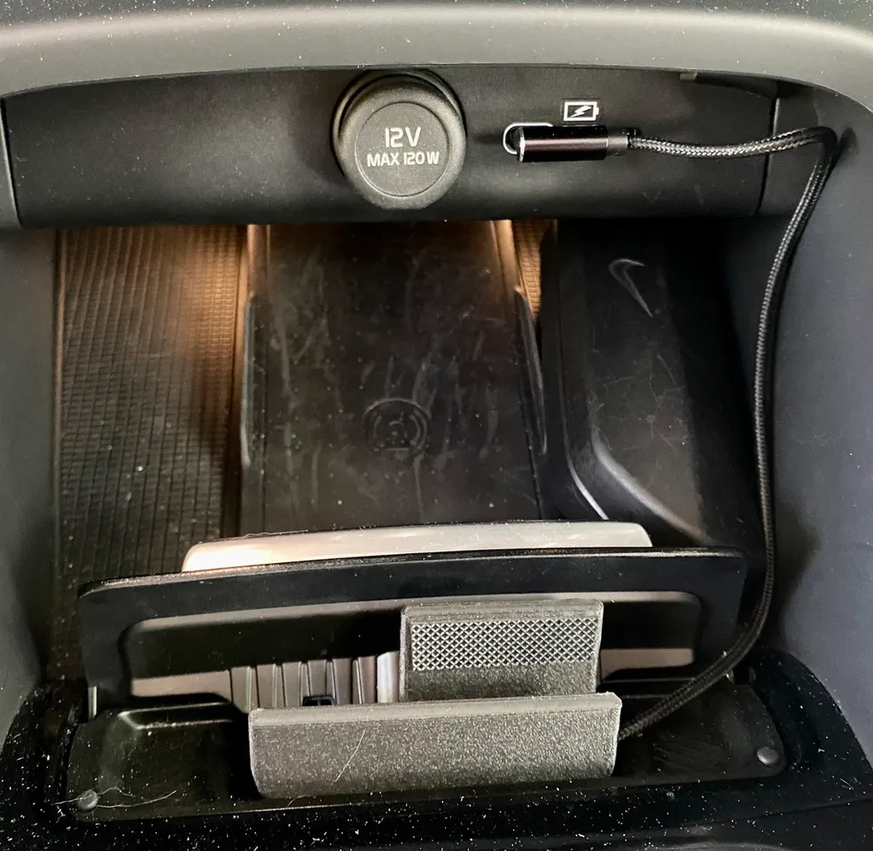Volvo C40 XC40 Phone Dock od autora Jason ate Paint Stáhnou STL