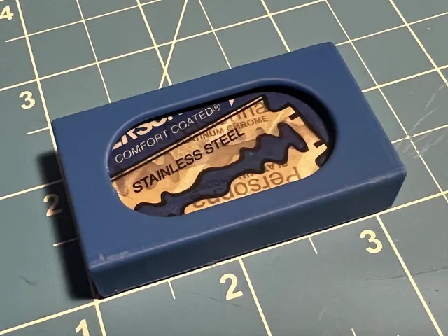 Double Edge Shaving Blade Travel Bank