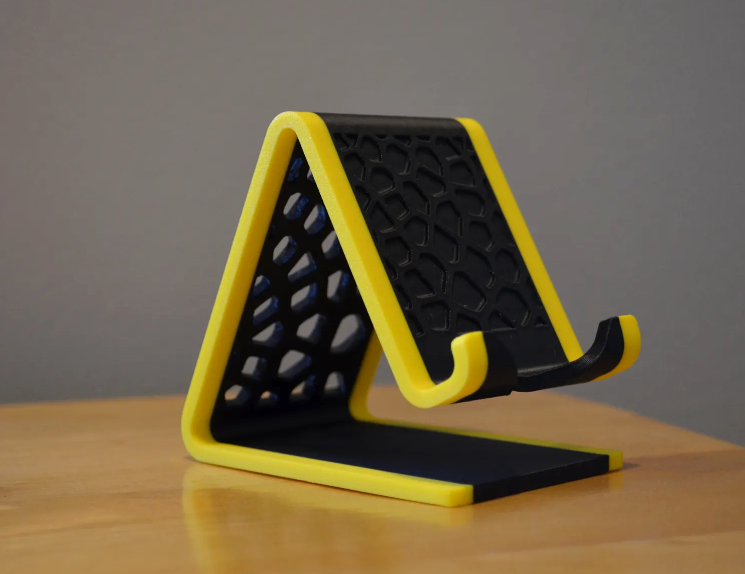 Voronoi Mobile Phone Stand V3 (No supports!)