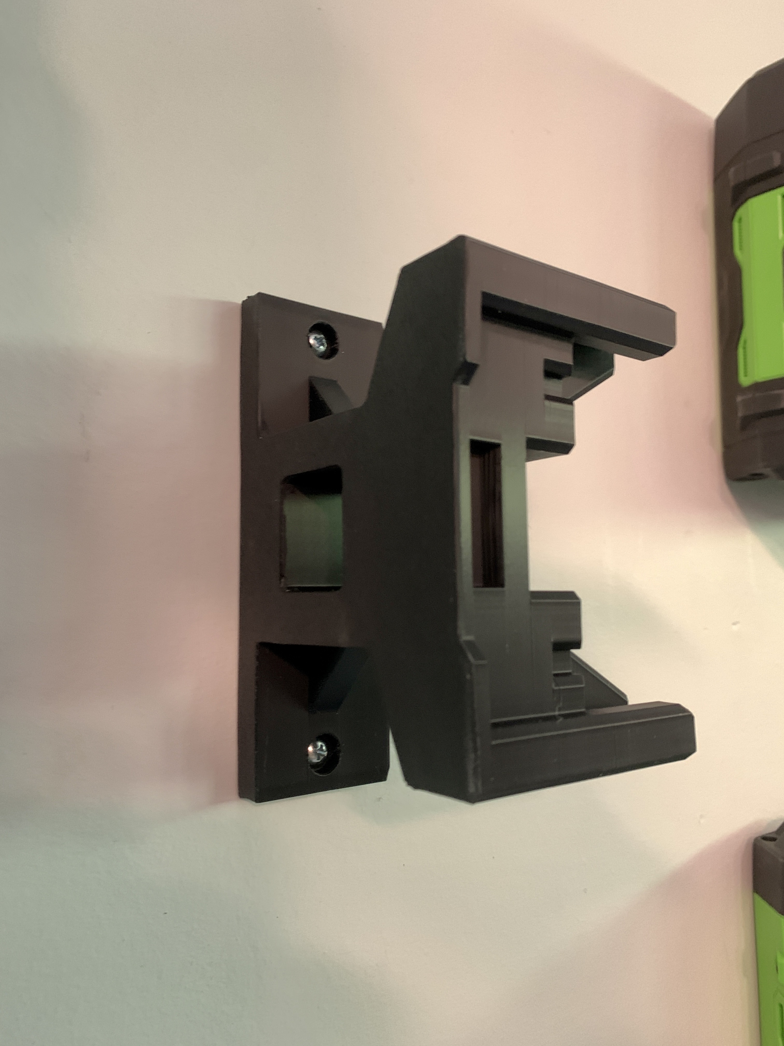 Miniatura 2 do modelo 3D Ego Chainsaw Wall Mount