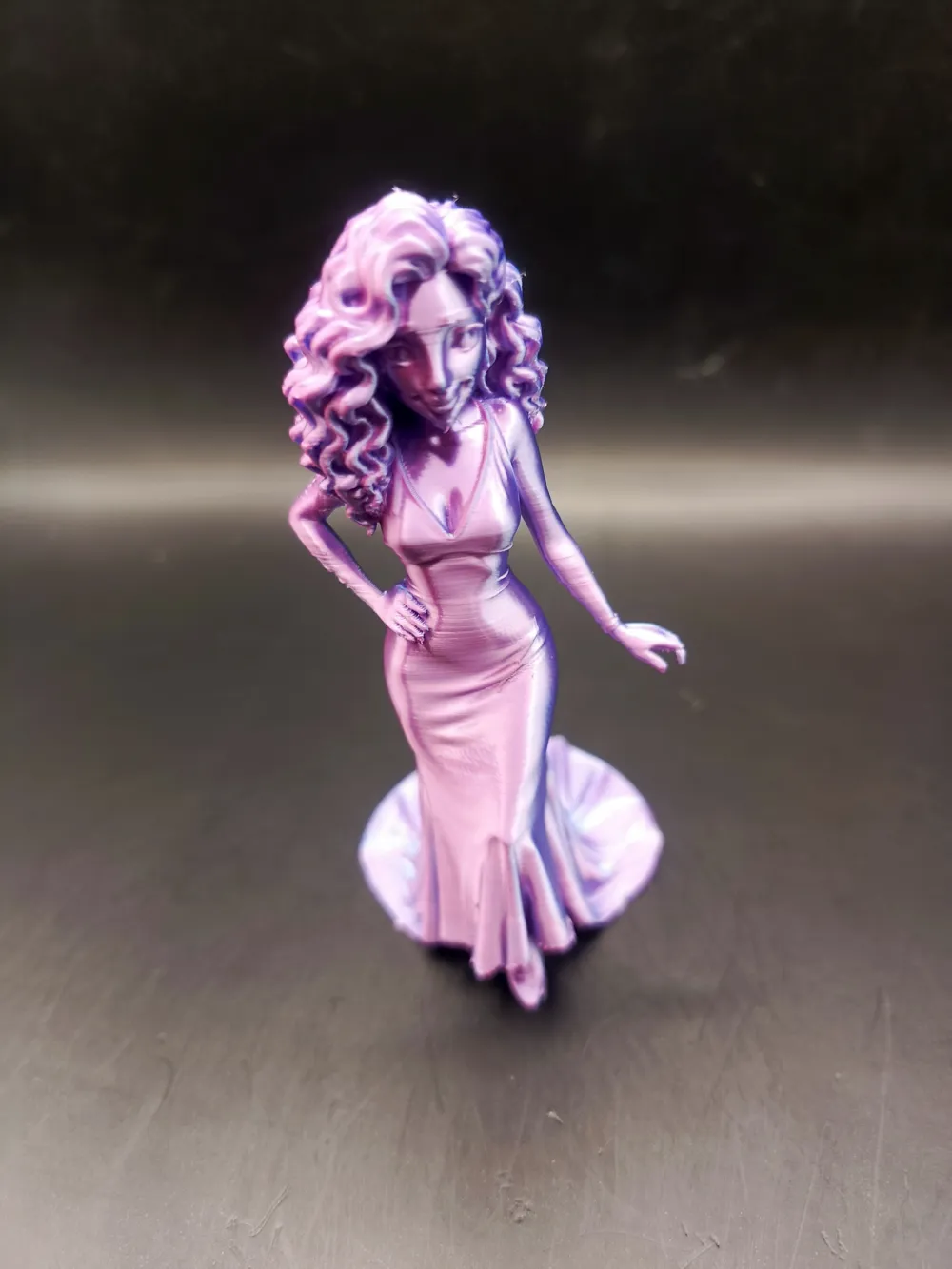 Elegant lady figure — thumbnail 4