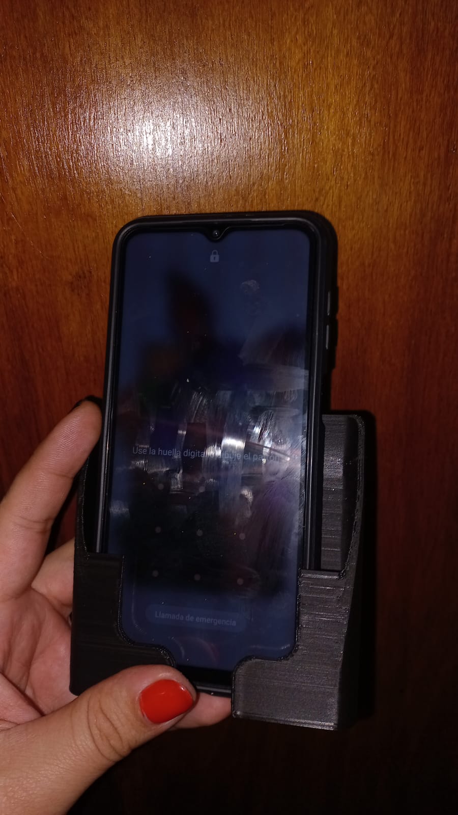 Soporte Pared Para Carga Celular Smartphone Adhesivo Greek