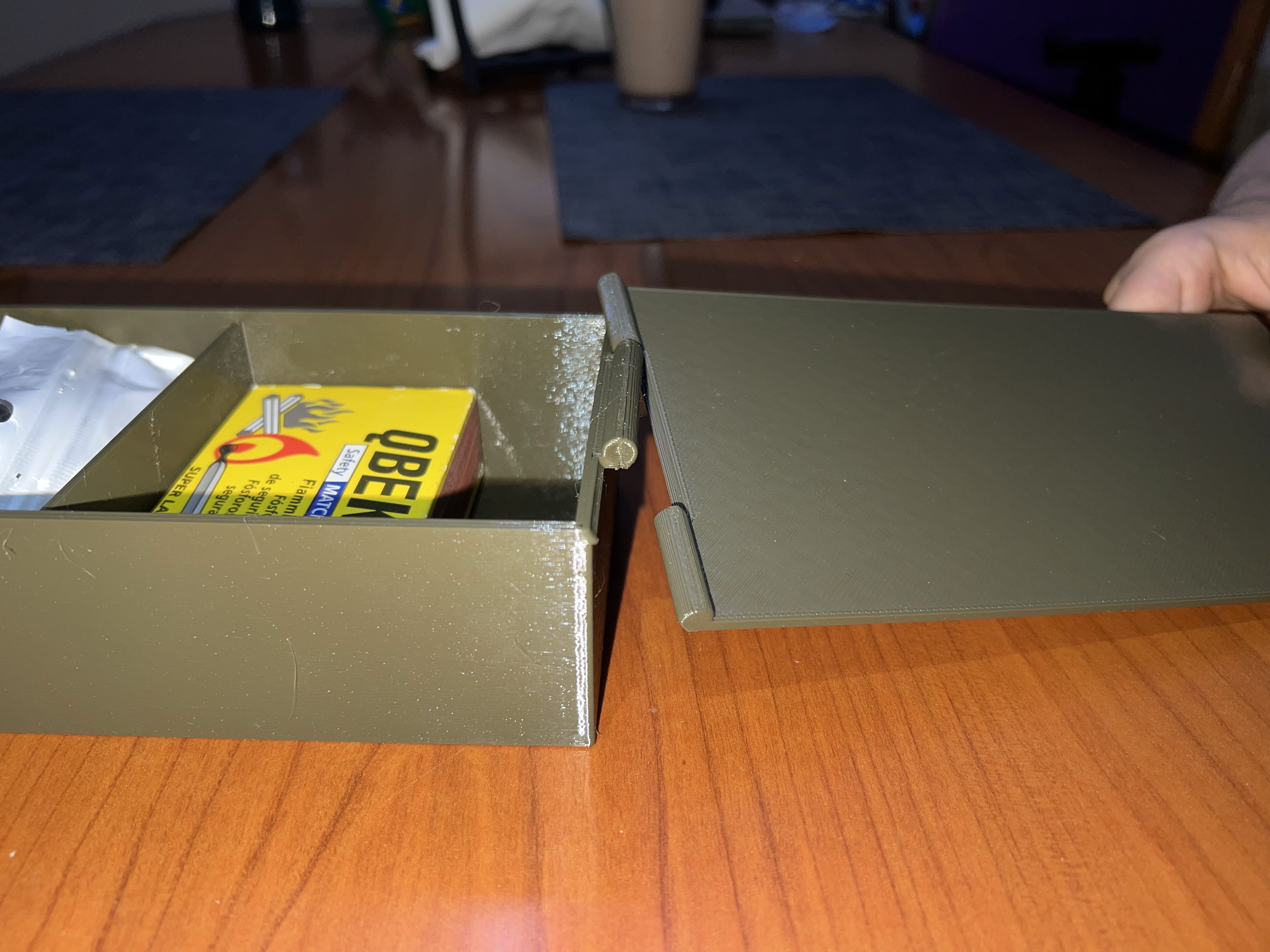 Miniatura 2 do modelo 3D Simple box with detachable hinge