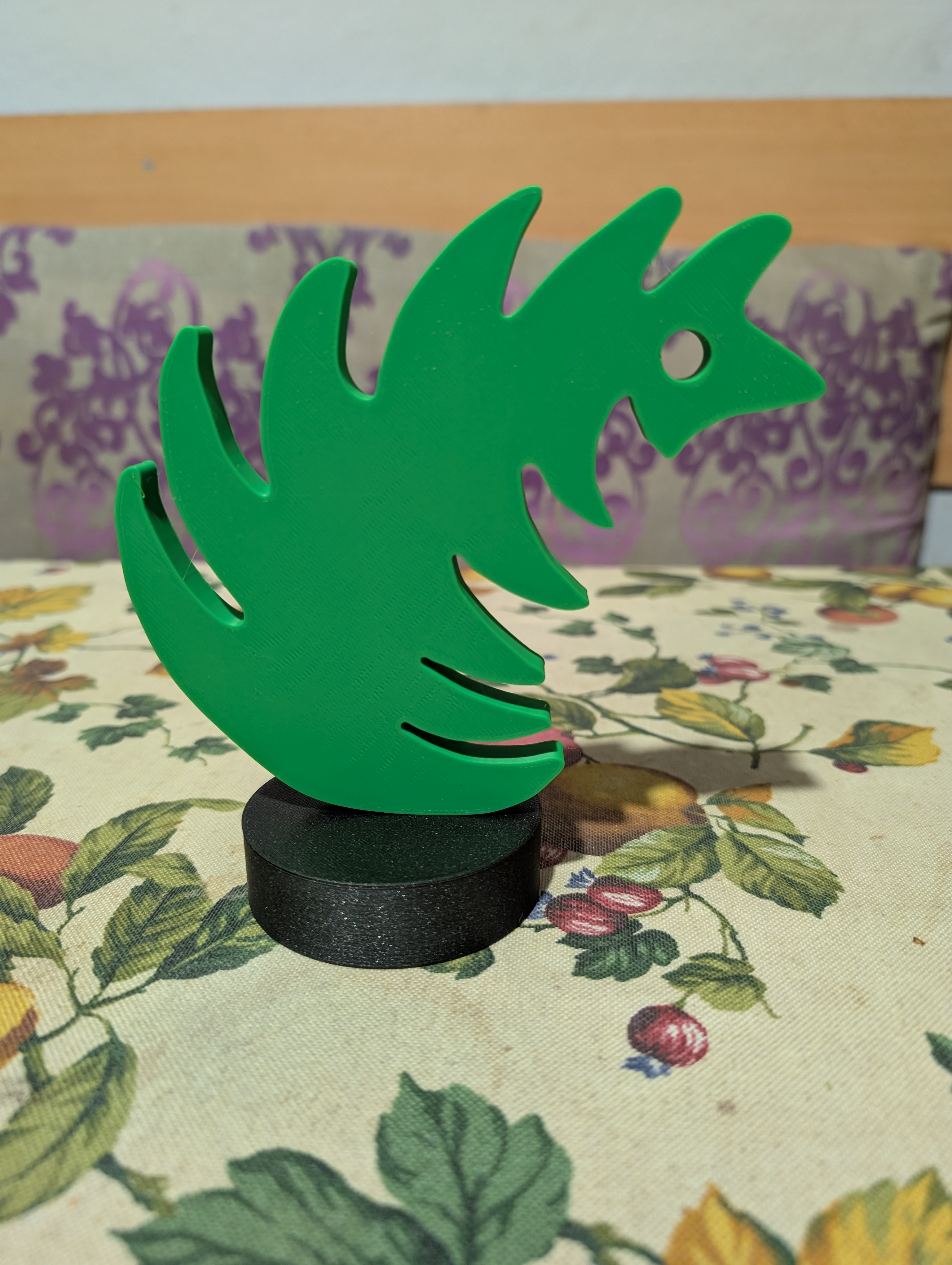 Curvy Tree Ornament Stand