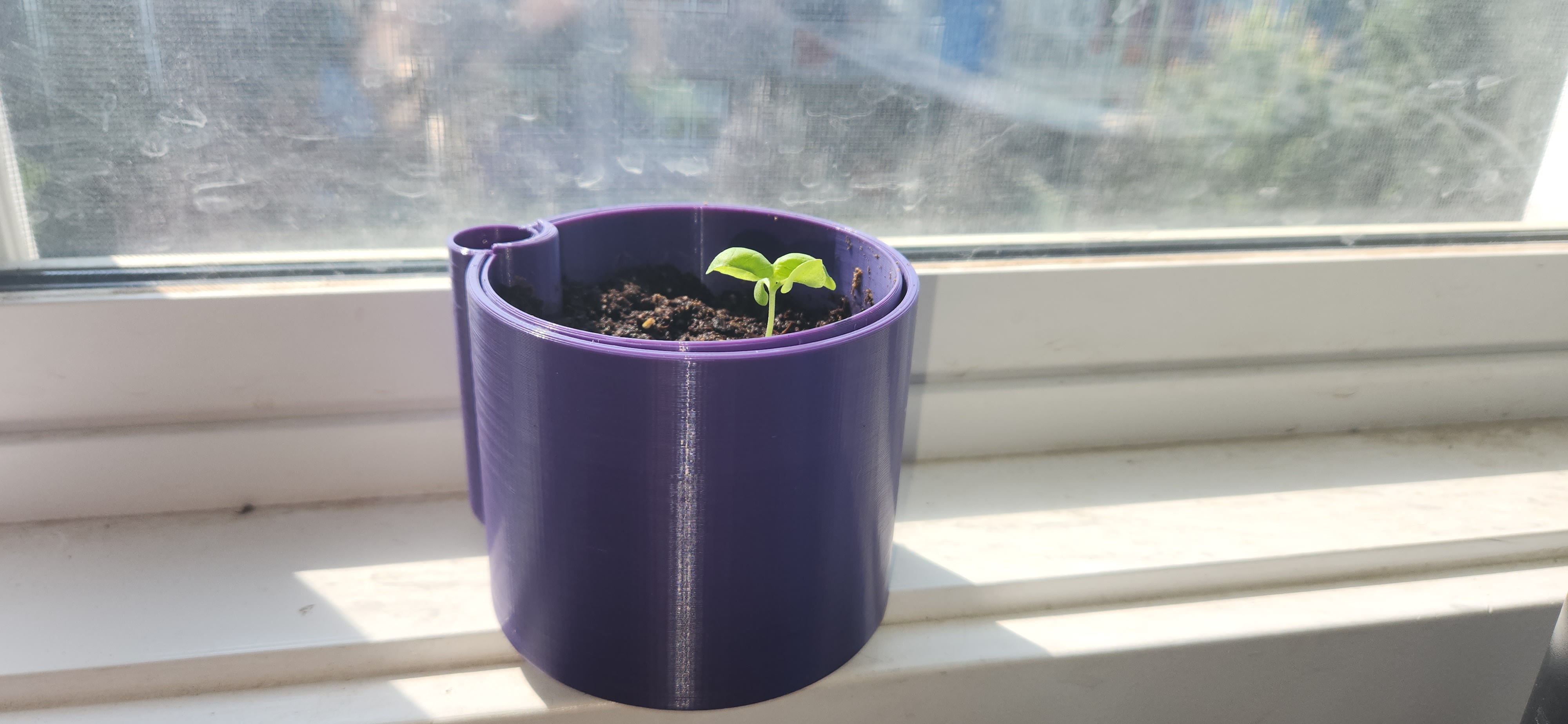 Self-watering planter