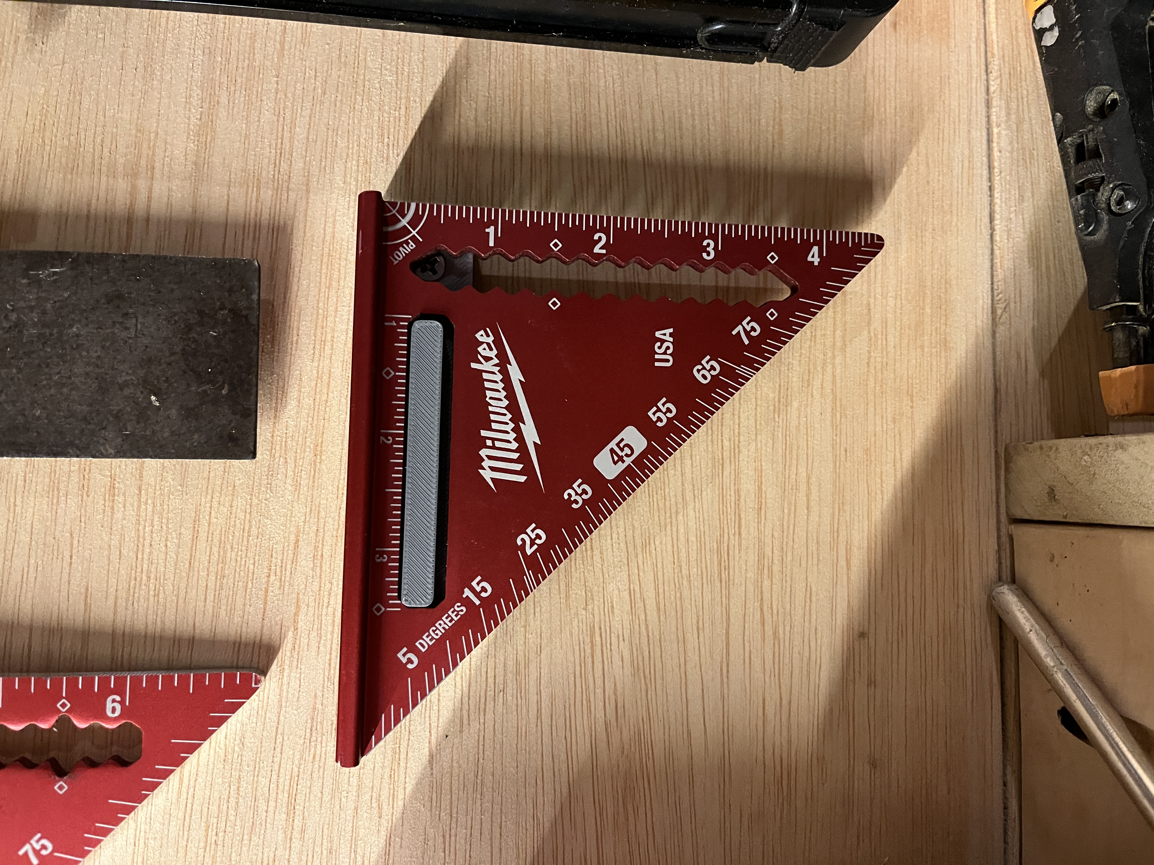 Square Holder 4 inch Milwaukee.