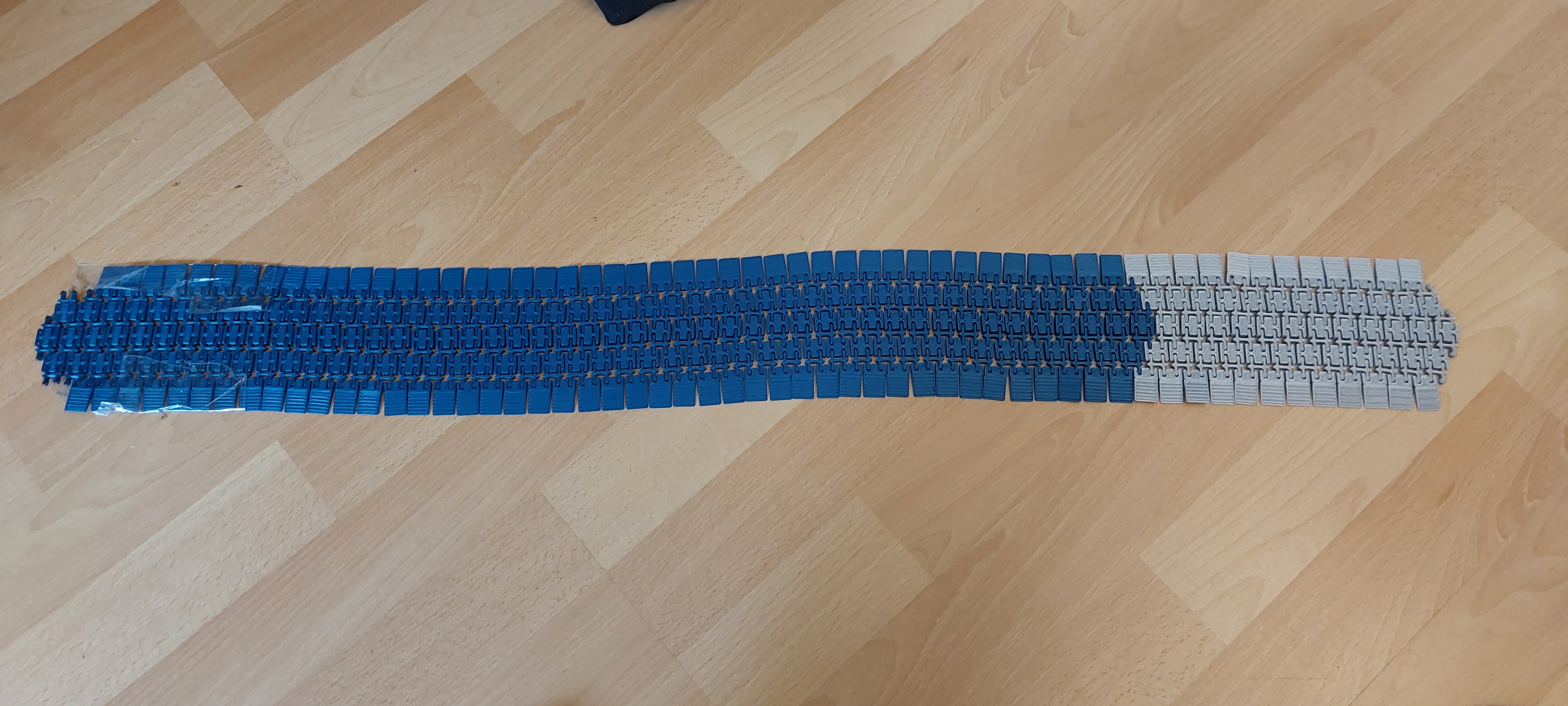 Kettenhemd gegen Dornen für Fahrradreifen der Größe 64mm Breite.