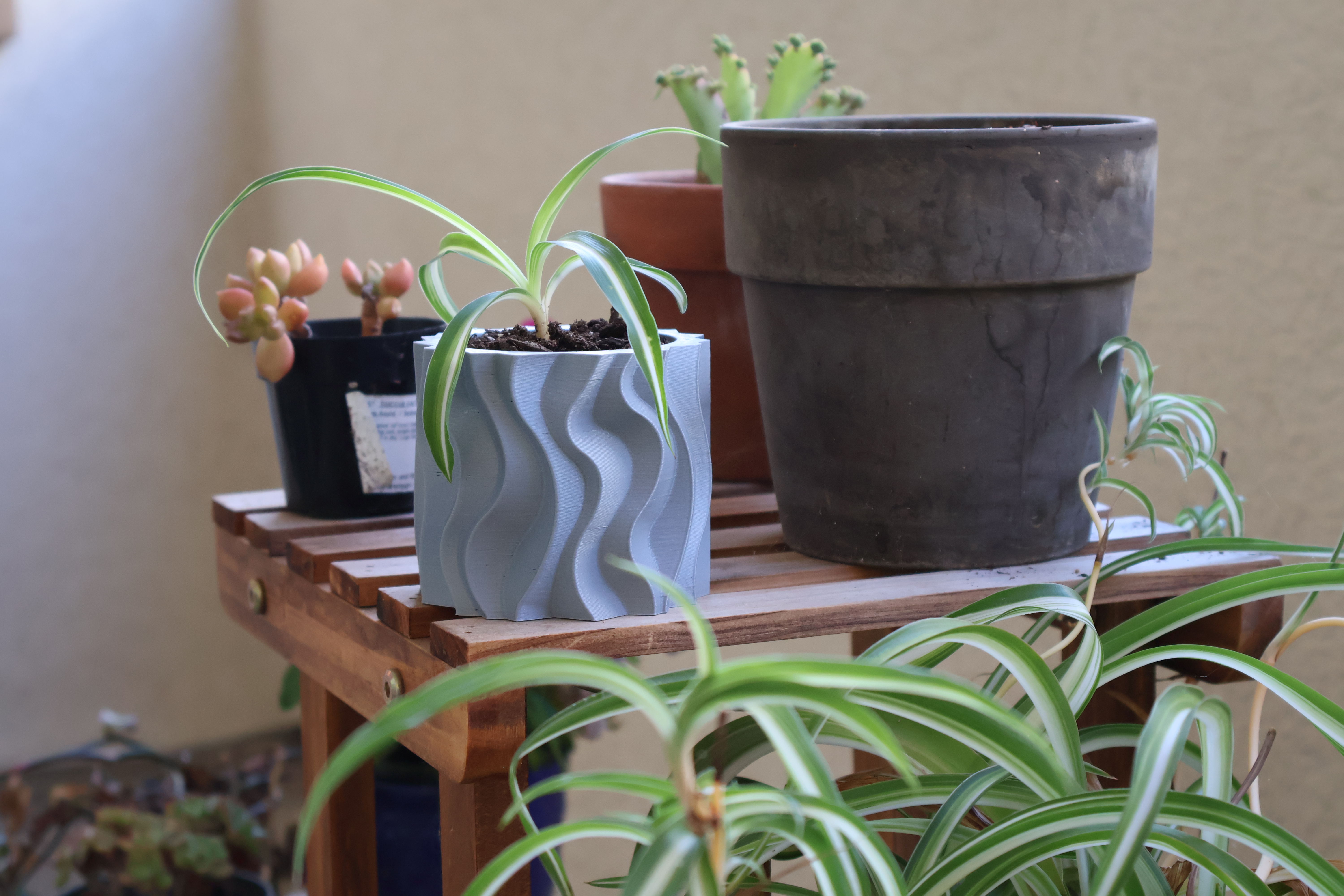 Distortion 2 Pot with drainage holes 3D model thumbnail